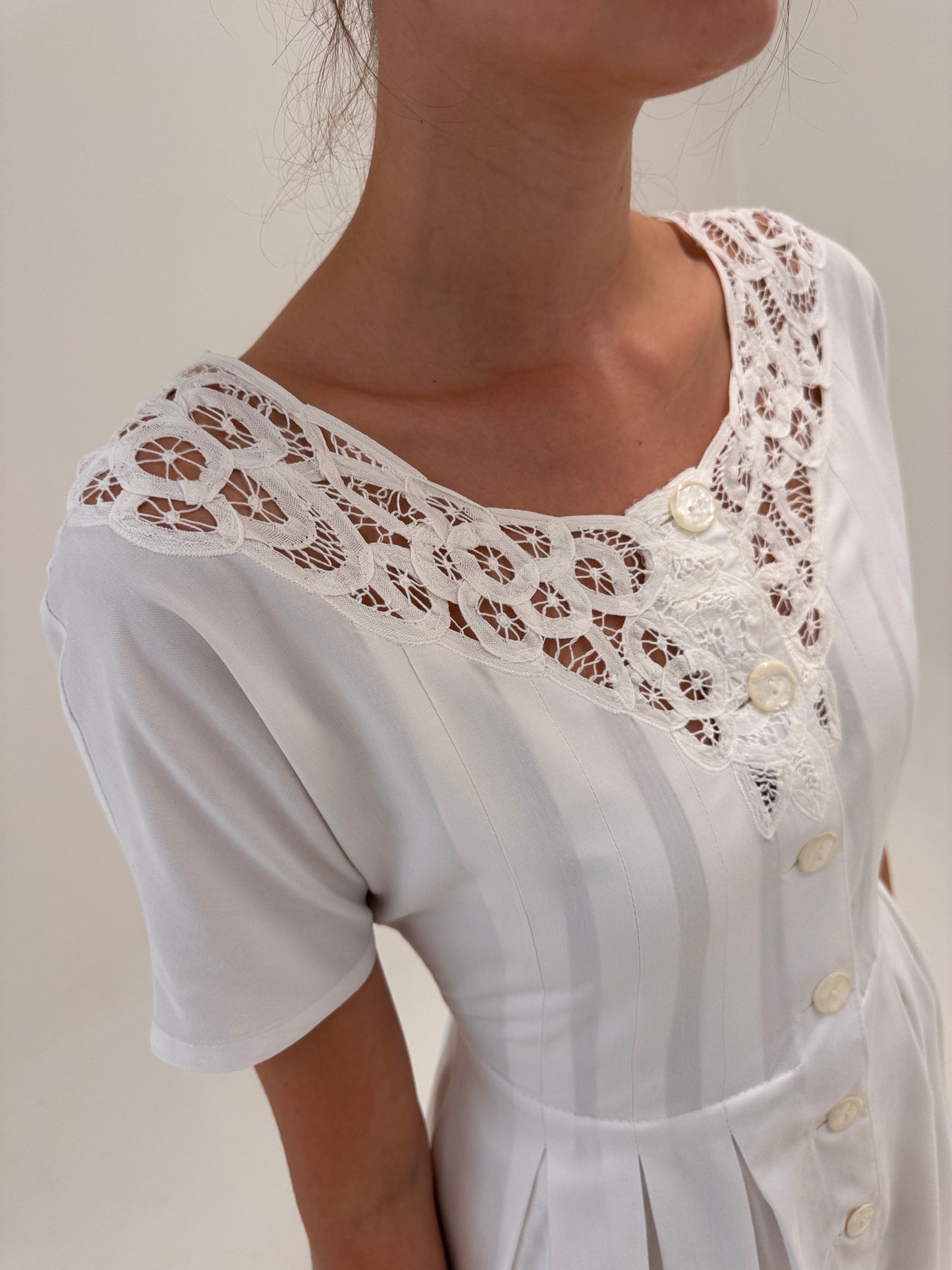 Rochie vintage în croi de ani 50 cu macrame lucrat manual din canvas de bumbac