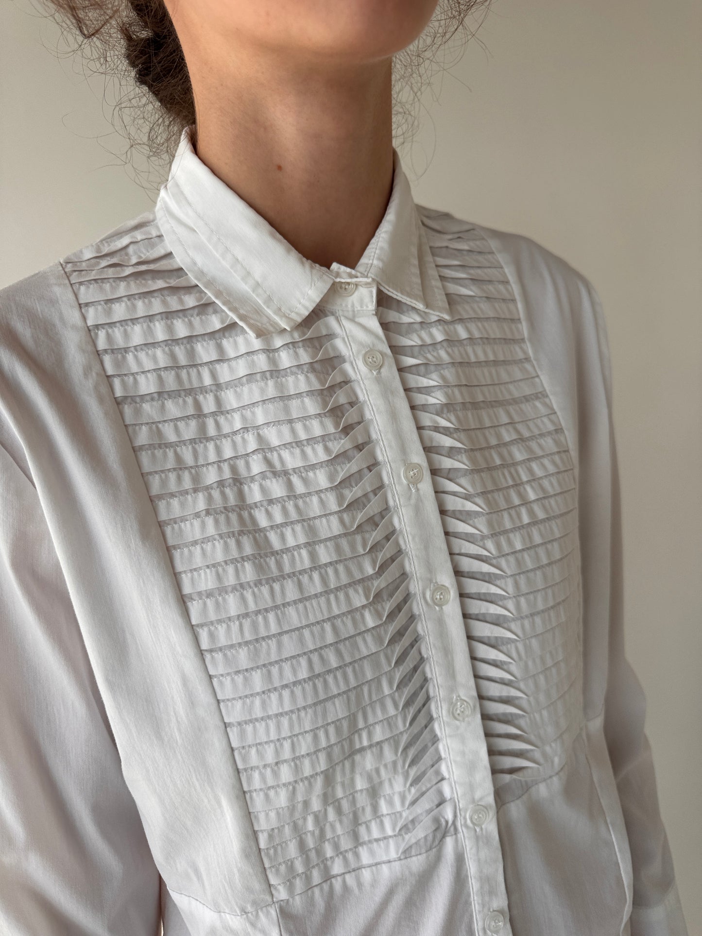 Cămașa din poplin premium ușor strech cu pliseuri decorative