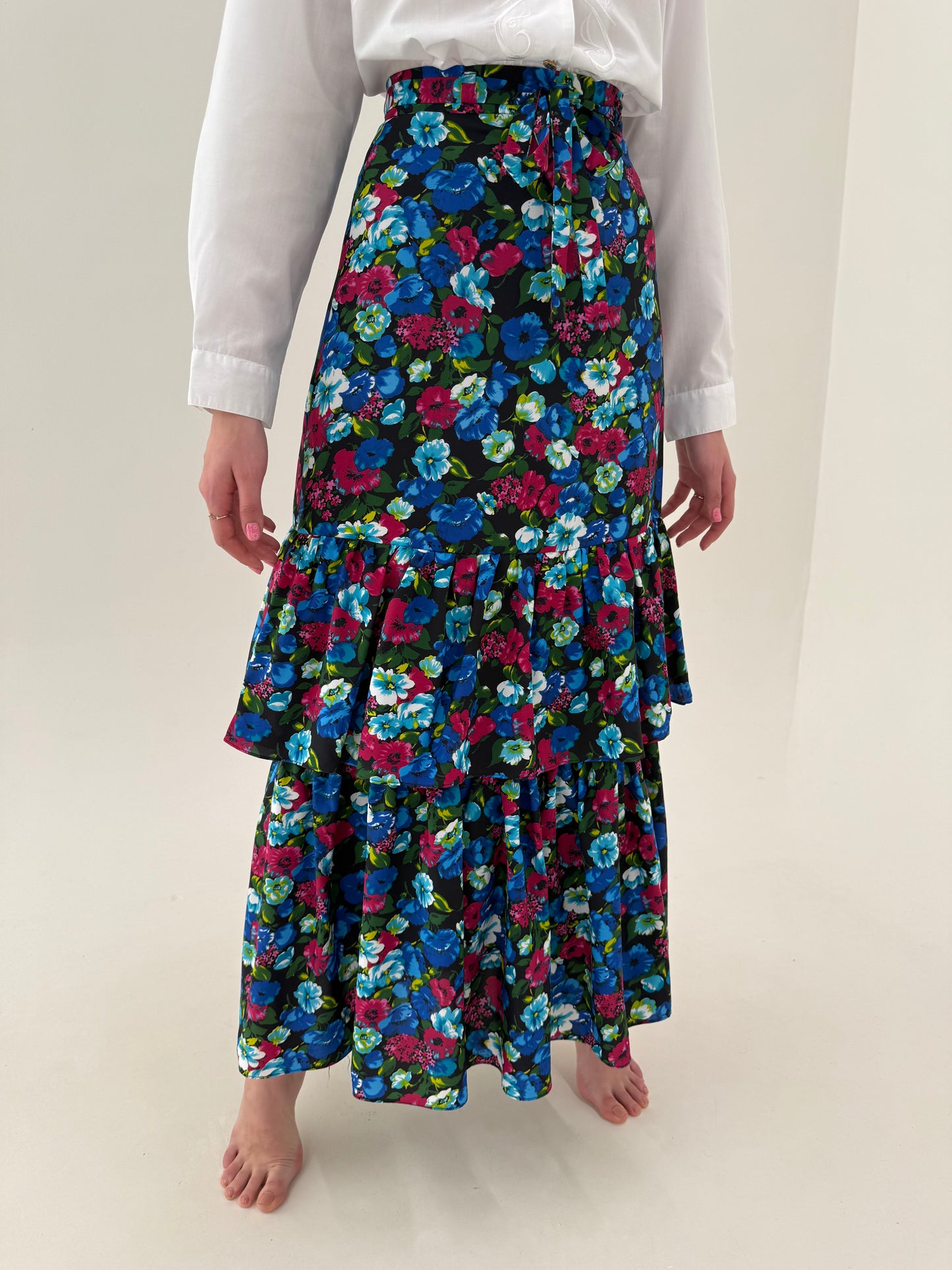 Fustă maxi cu print floral și Vali albe cu talie ultra înaltă