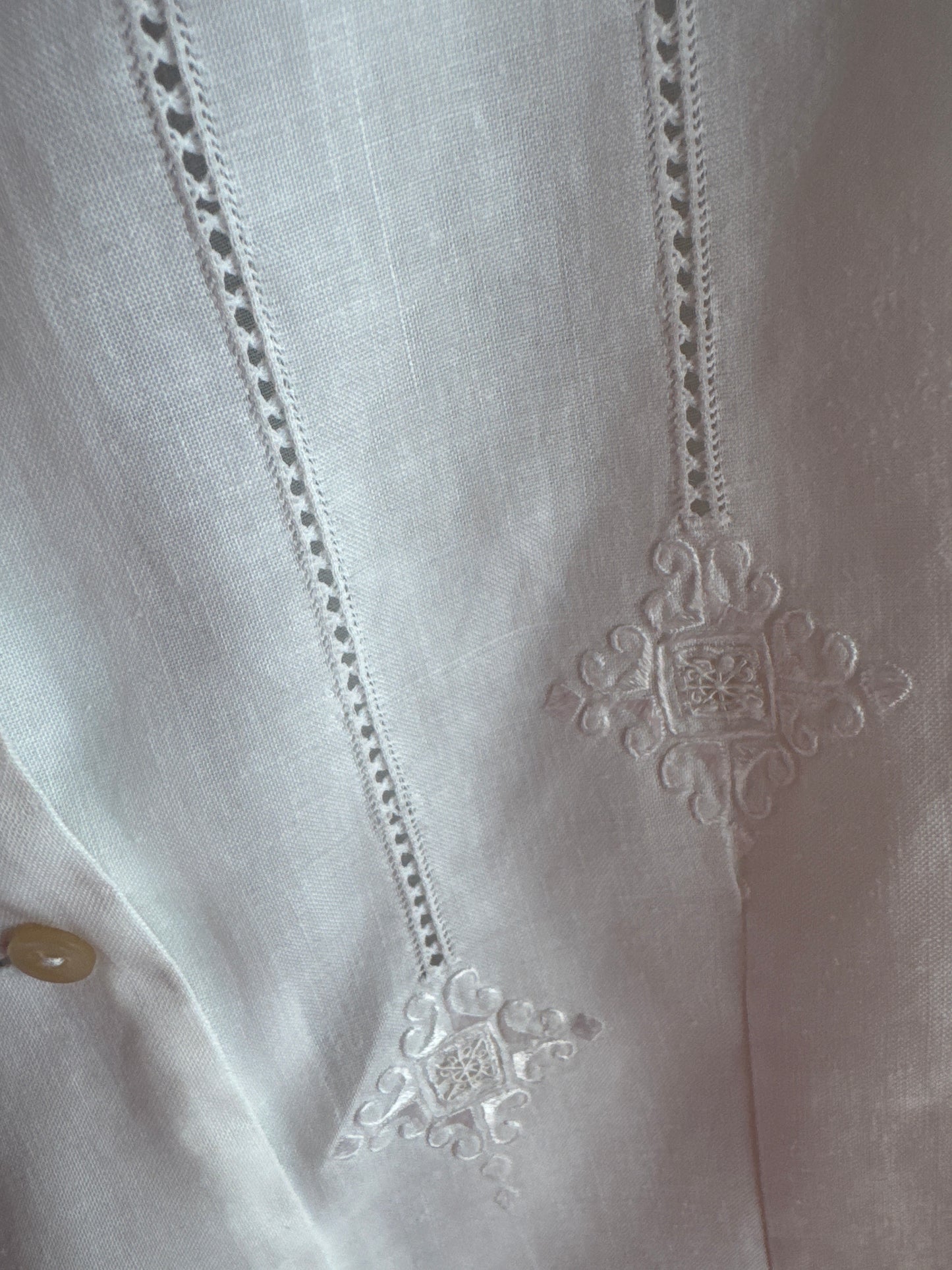 Cămașa luxury din in cu broderie manuală excepțională
