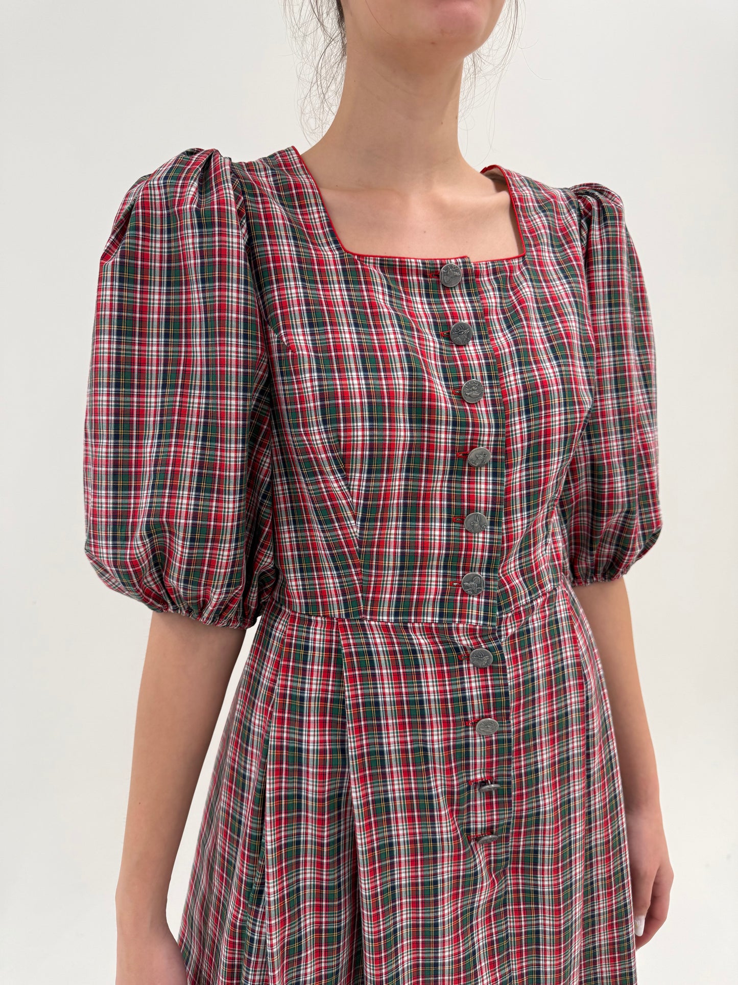 Rochie vintage cu corsaj din pânză de bumbac în carouri și mâneci bufante