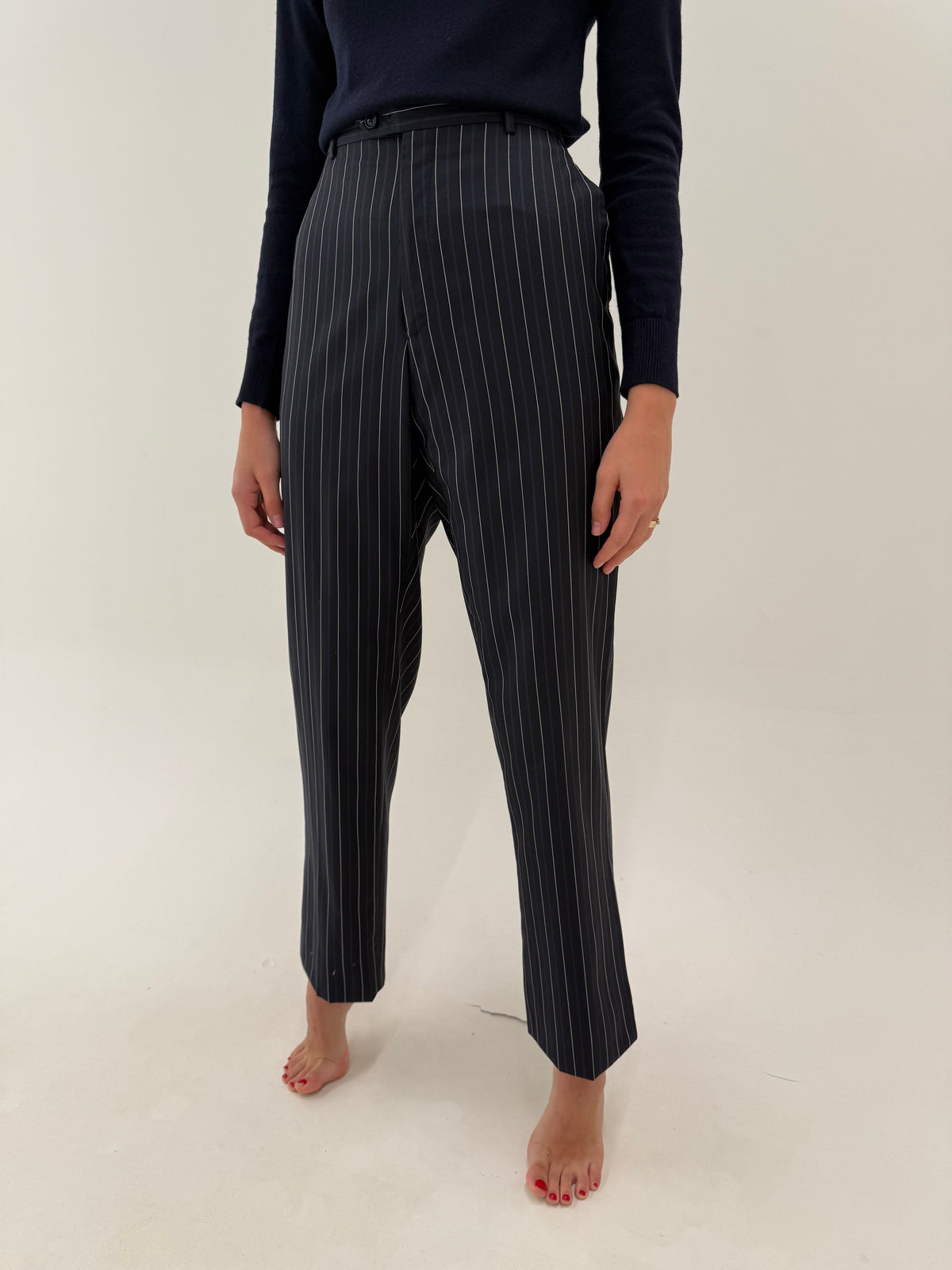 Costum luxury Gianfranco Ferre din lana extrafina și mătase naturală în dungi fine verticale