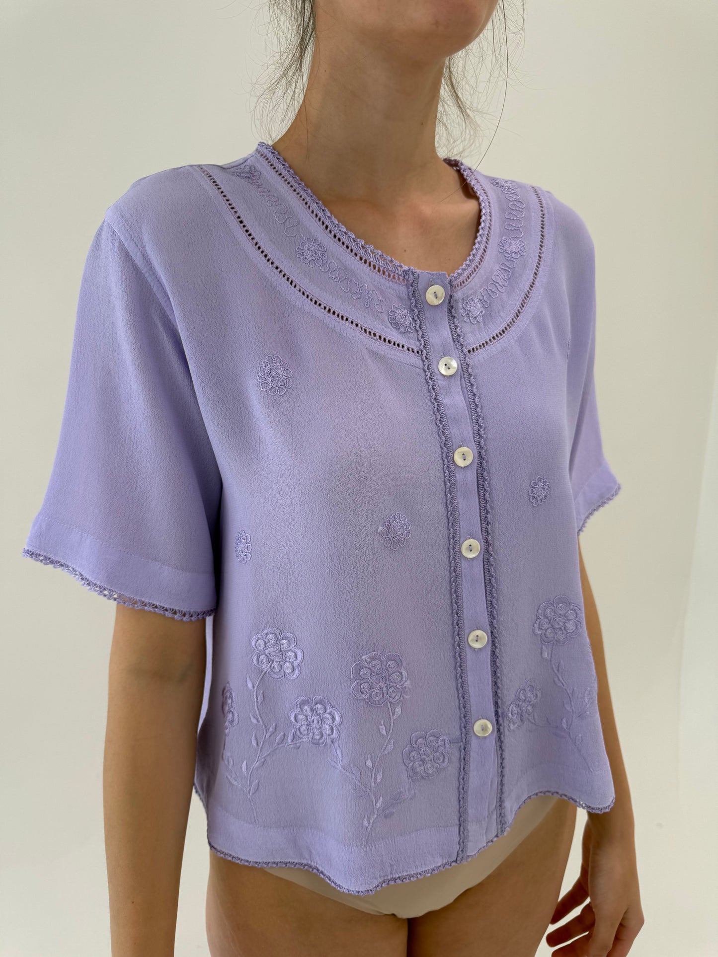 Top vintage lavandă cu 2 tipuri de broderie