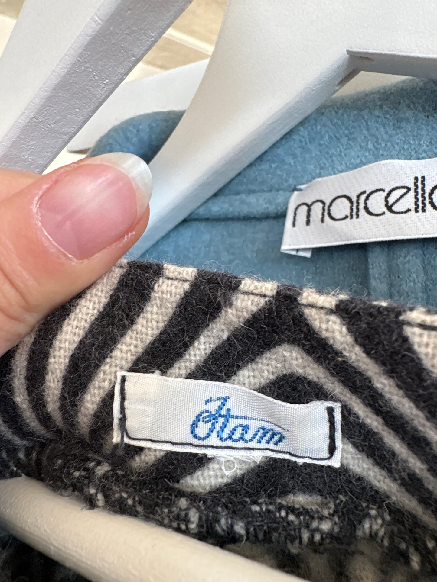 Rochie vintage cu print geometric alb-negru din lana extrafina și talie marcată