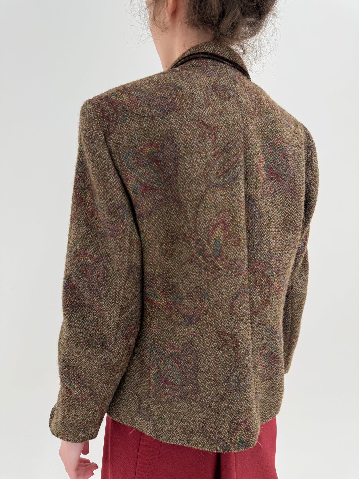 Sacou cambrat de brand Madeleine din tweed de lana cu print floral