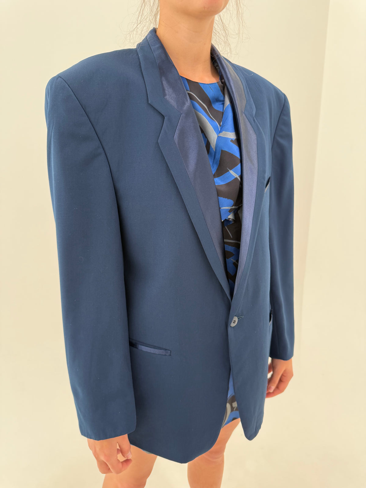 Sacou tall dark aqua blue din stofita extrafina de lana cu revere rotunjite