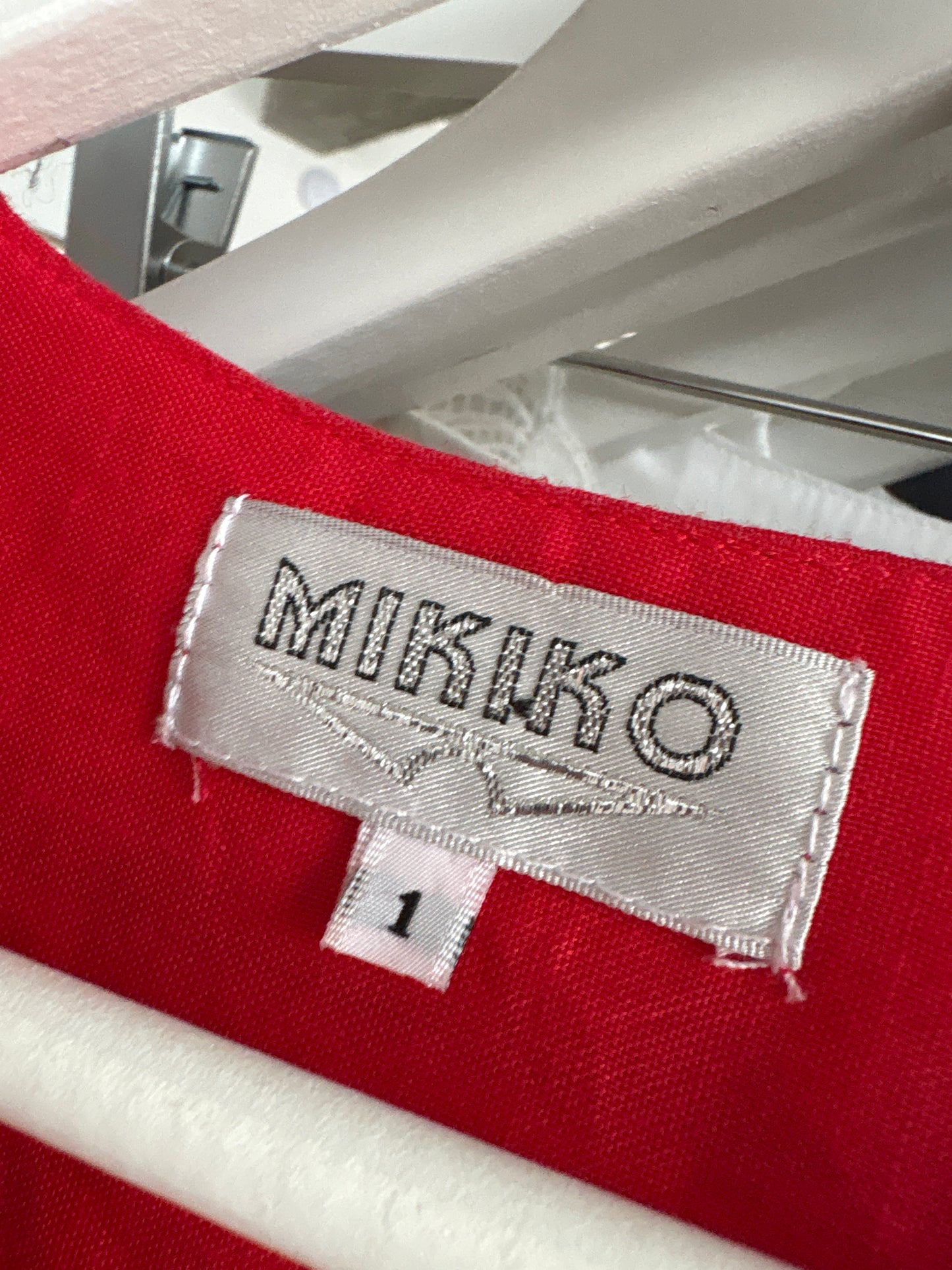 Rochie vintage italiană din pânză de in ușor structurată cu broderie și închidere dublă