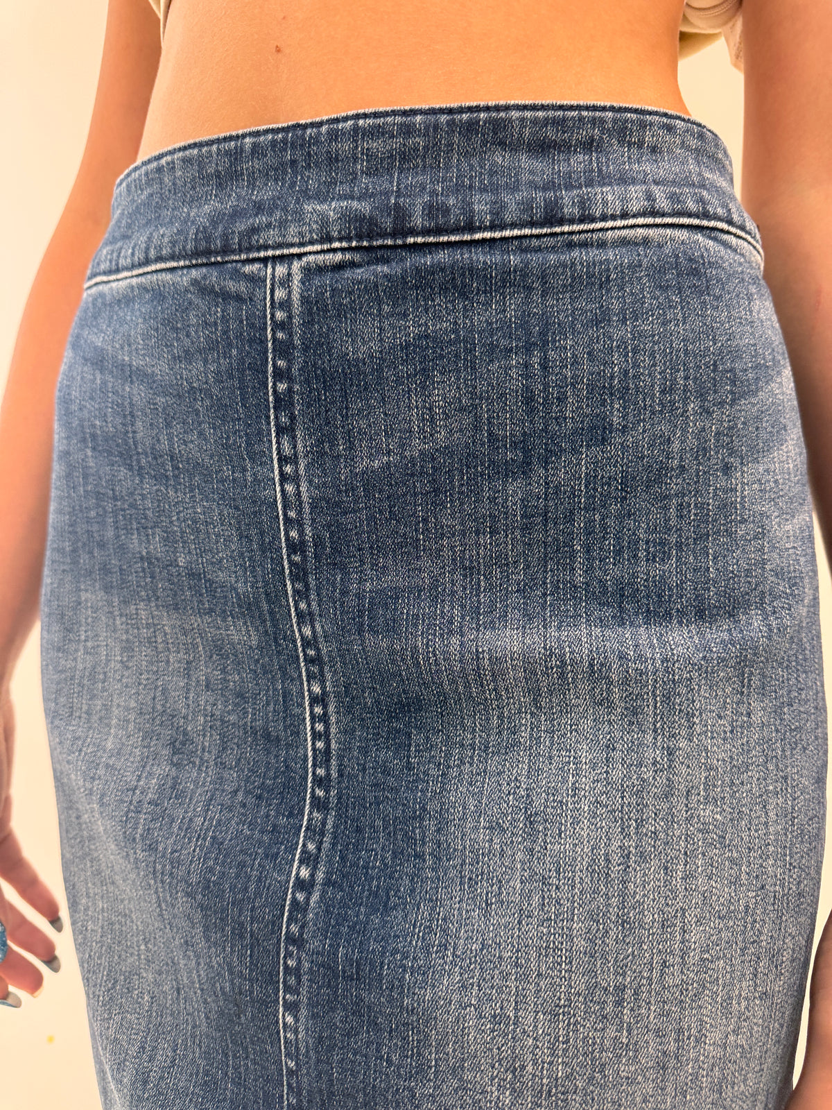 Fustă ultra confort Armani din jeans modelator în croi creion