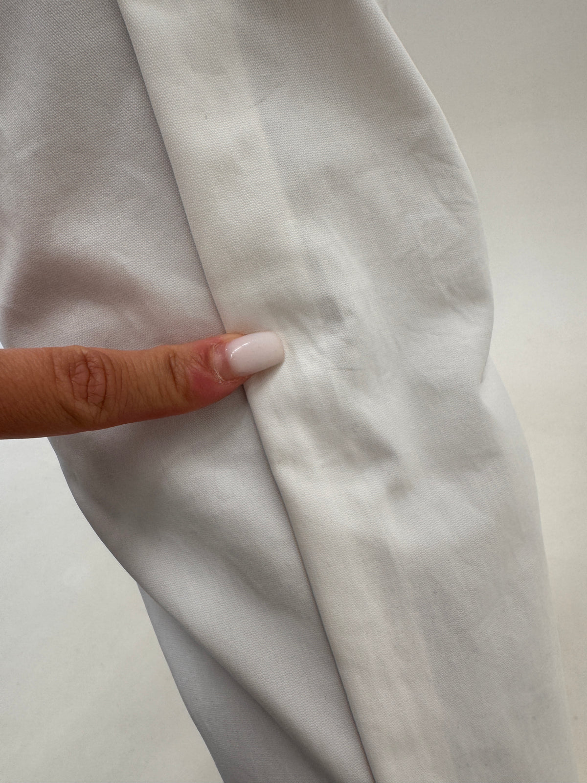 Pantaloni Burberry petite din canvas ultra confort în croi clasic atemporal