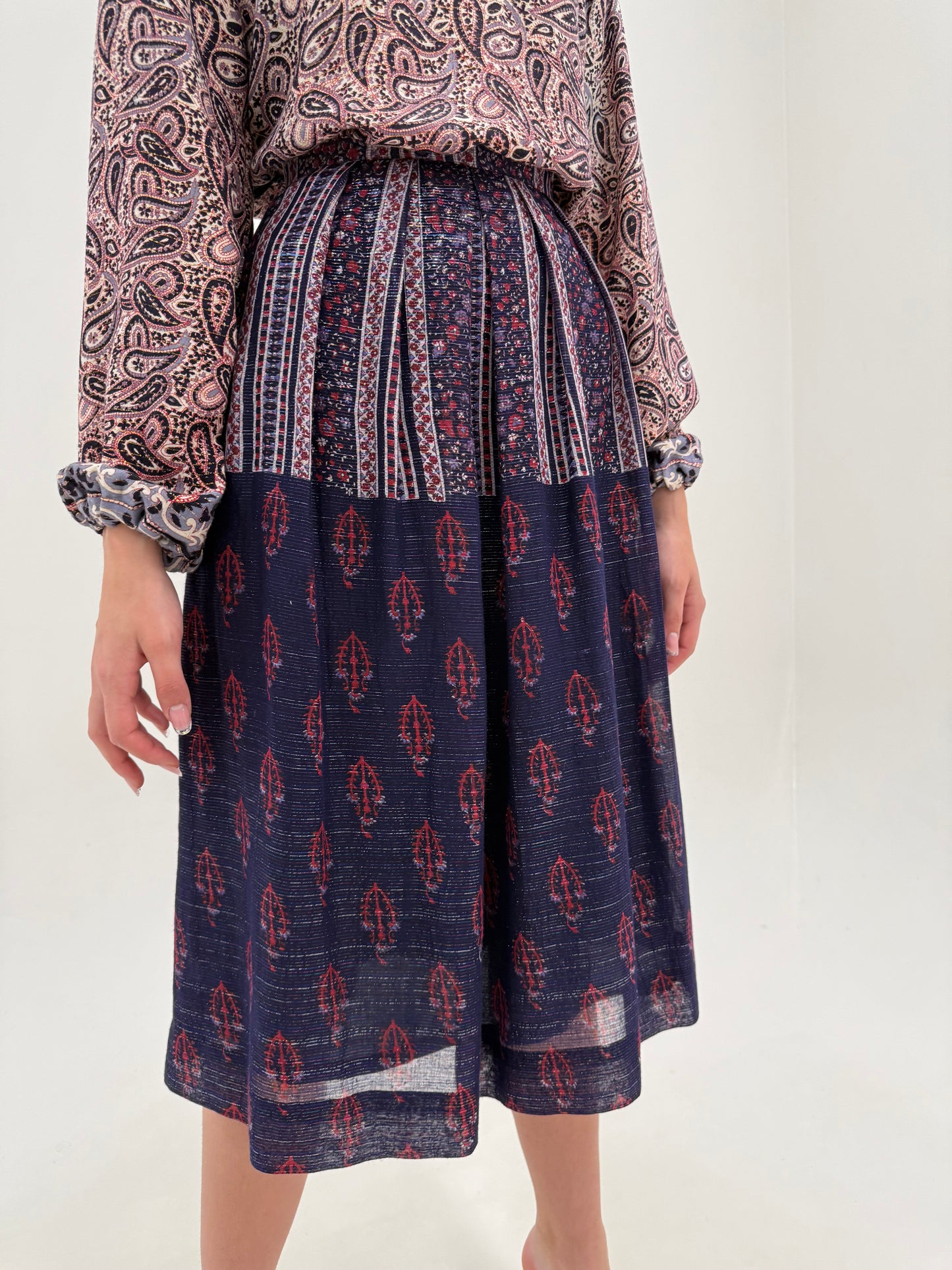 Fustă vintage spectaculoasă din cea mai fină panzica cu inserții de lurex din argintiu