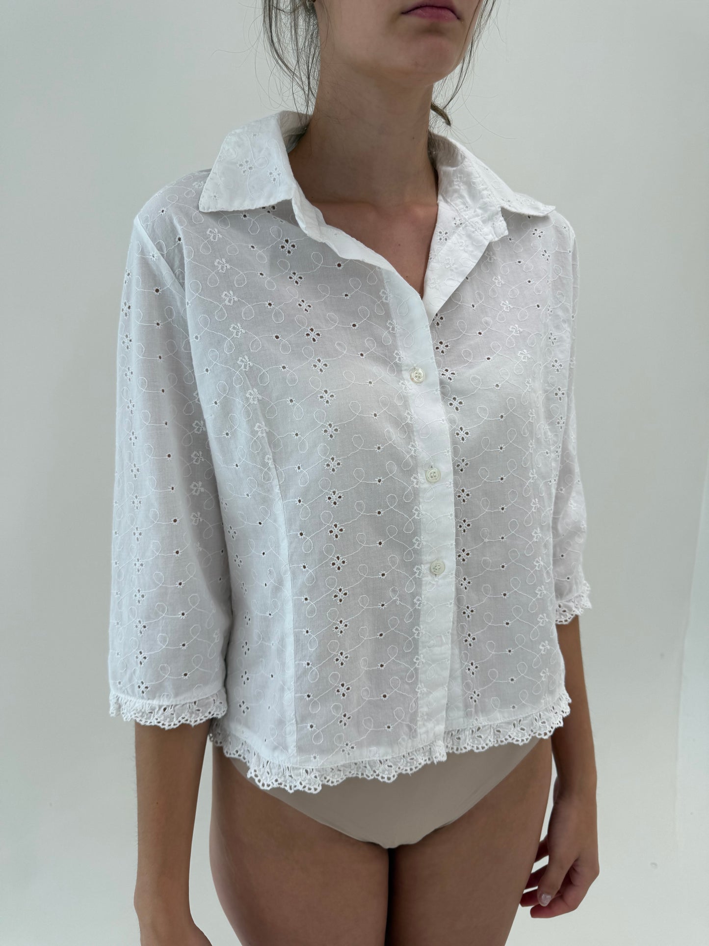 Cămașa din bumbac premium integral cu broderie anglaise și dantelă macrame