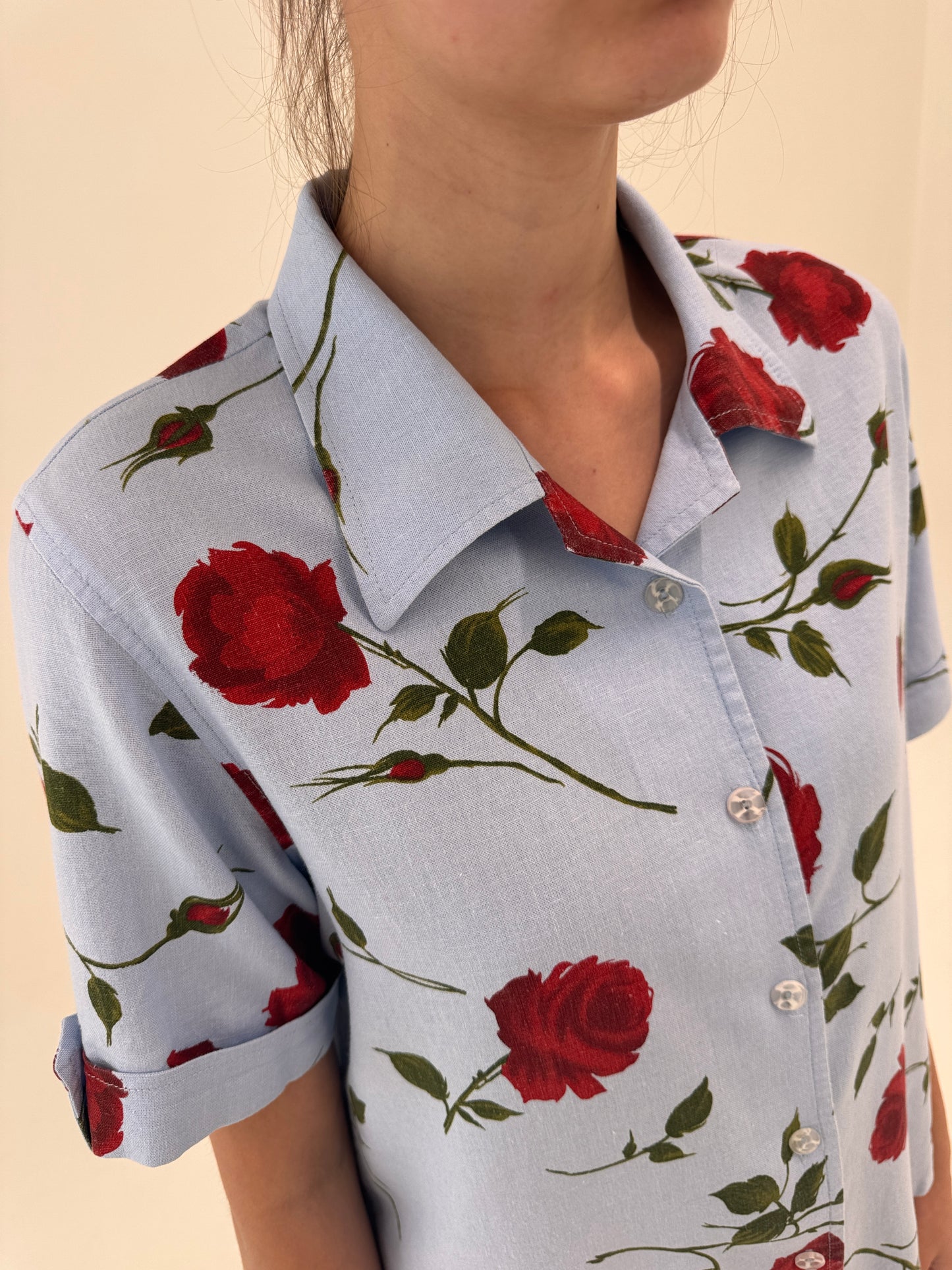 Cămașa baby blue italiană din pânză cu print floral superb