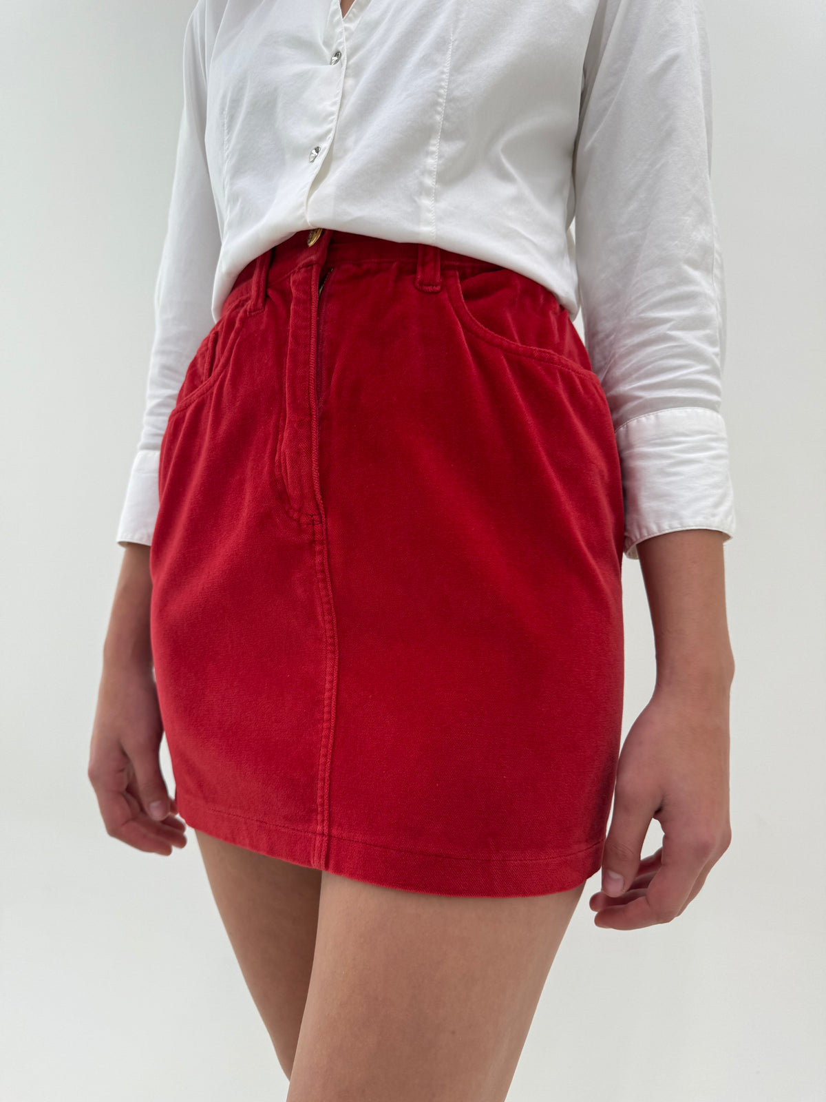 Fustă mini Moschino din catifea cherry red cu talie ultra înaltă