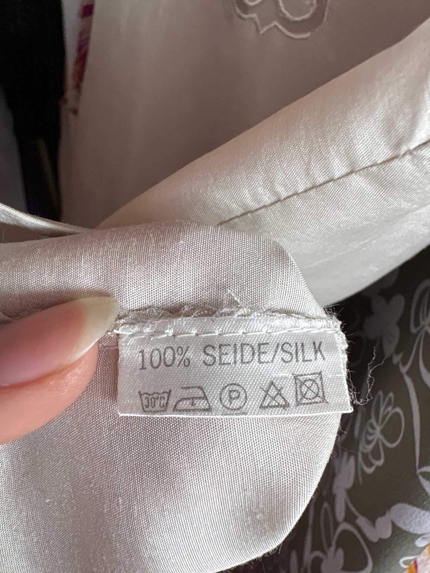 Top silver gray cu broderie din mătase matuala