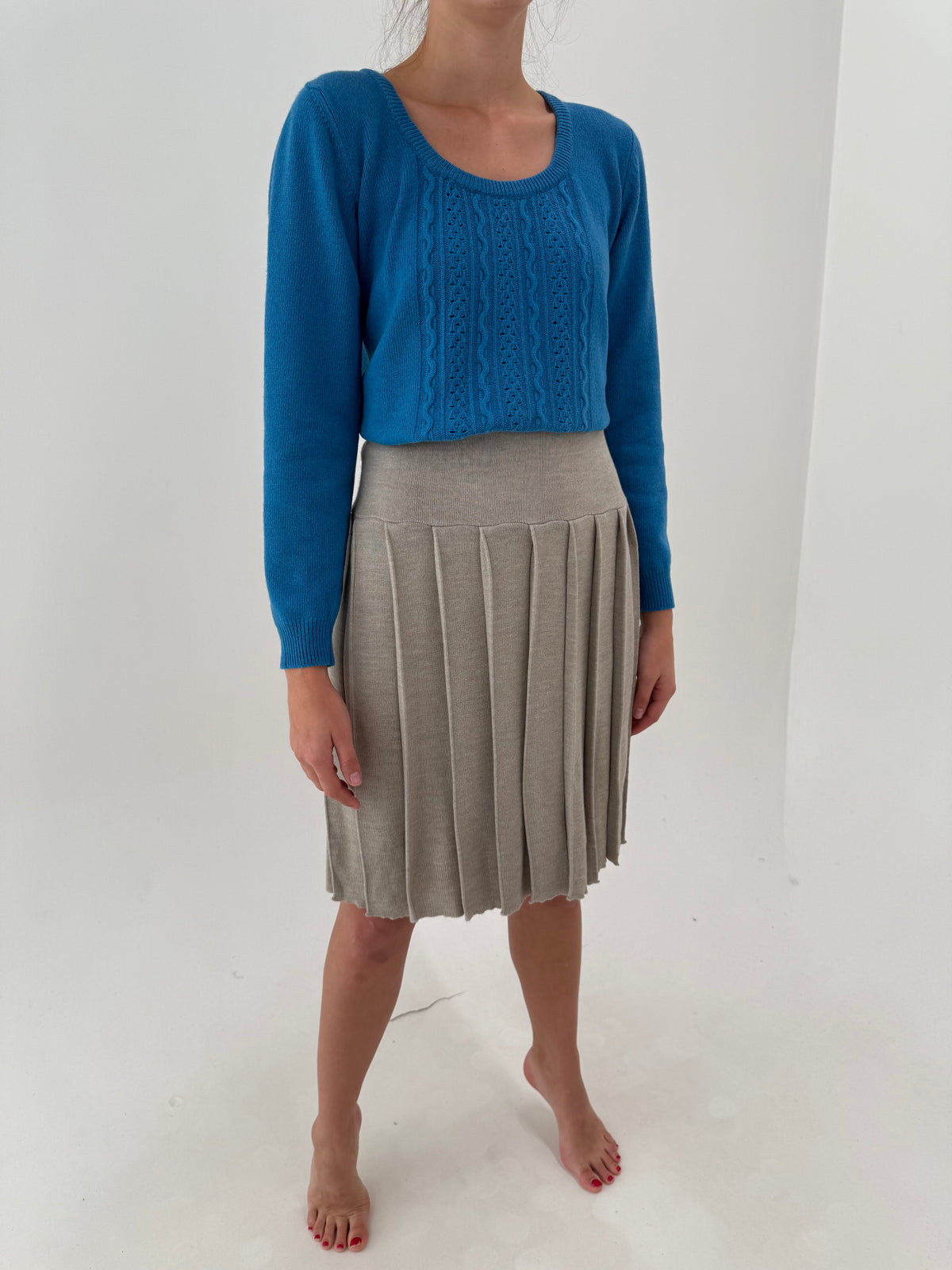Fustă plisată nude din tricot de lana extrafina cu talie ultra marcată înaltă