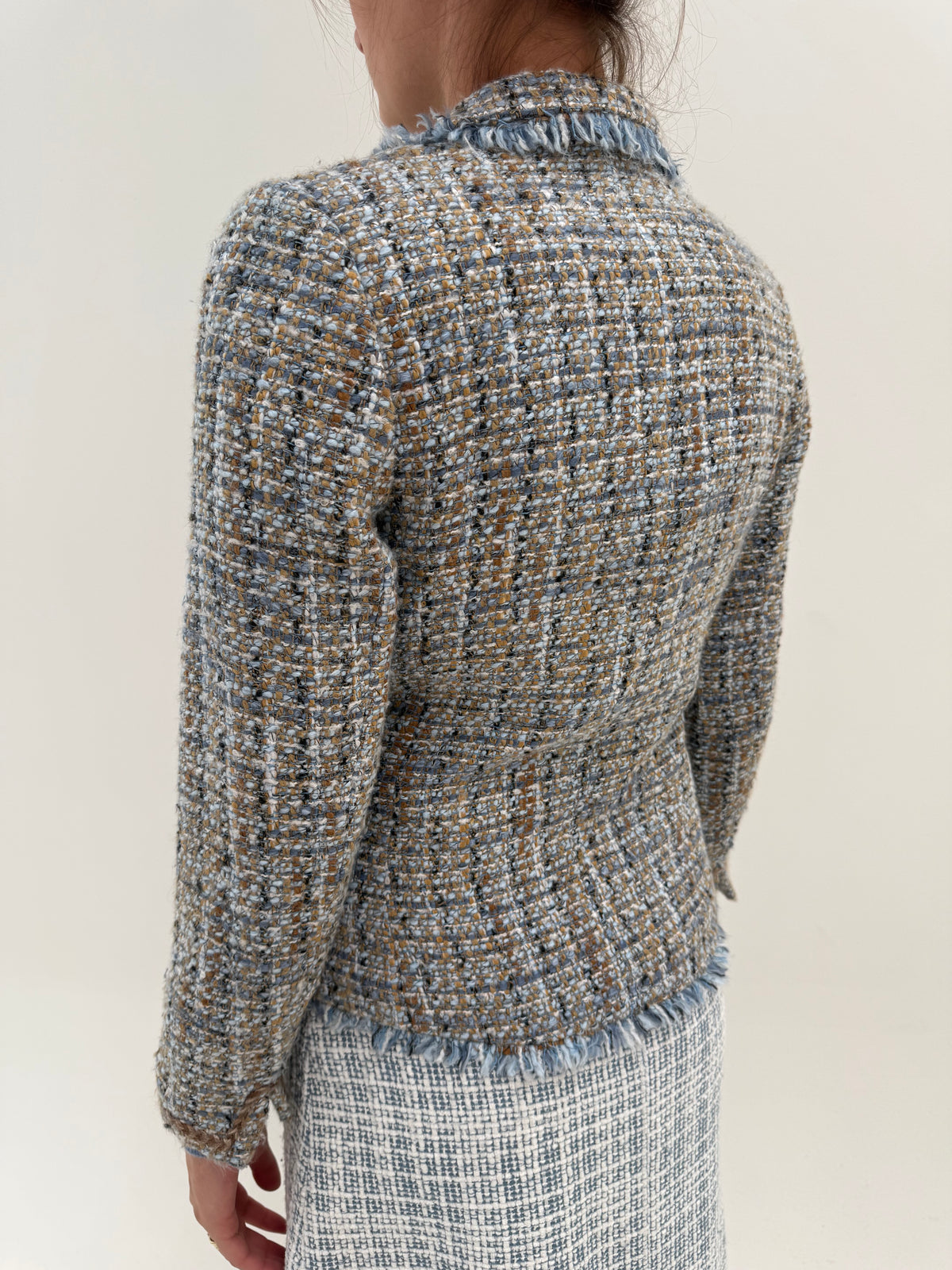 Sacou în stil Chanel din tweed excepțional camel cu baby blue în croi cambrat