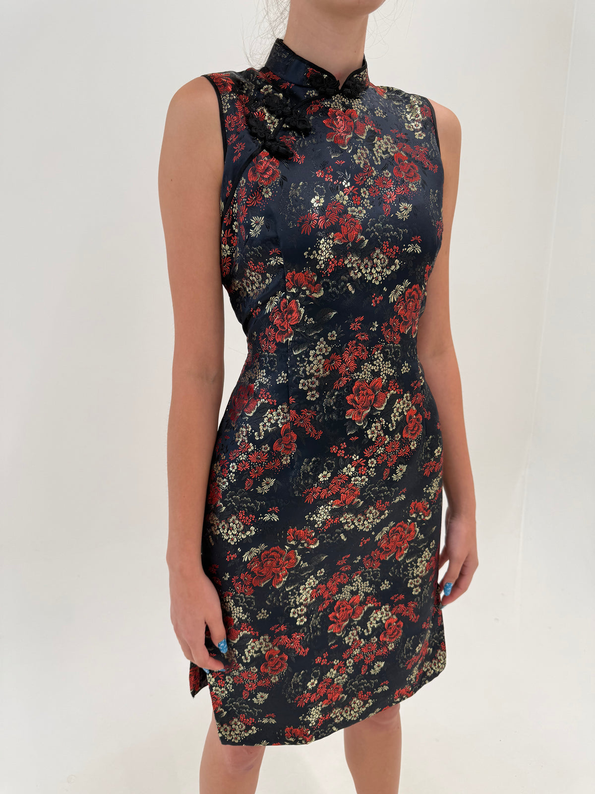 Rochie neagră din jacquard de mătase naturală cu influențe asiatice