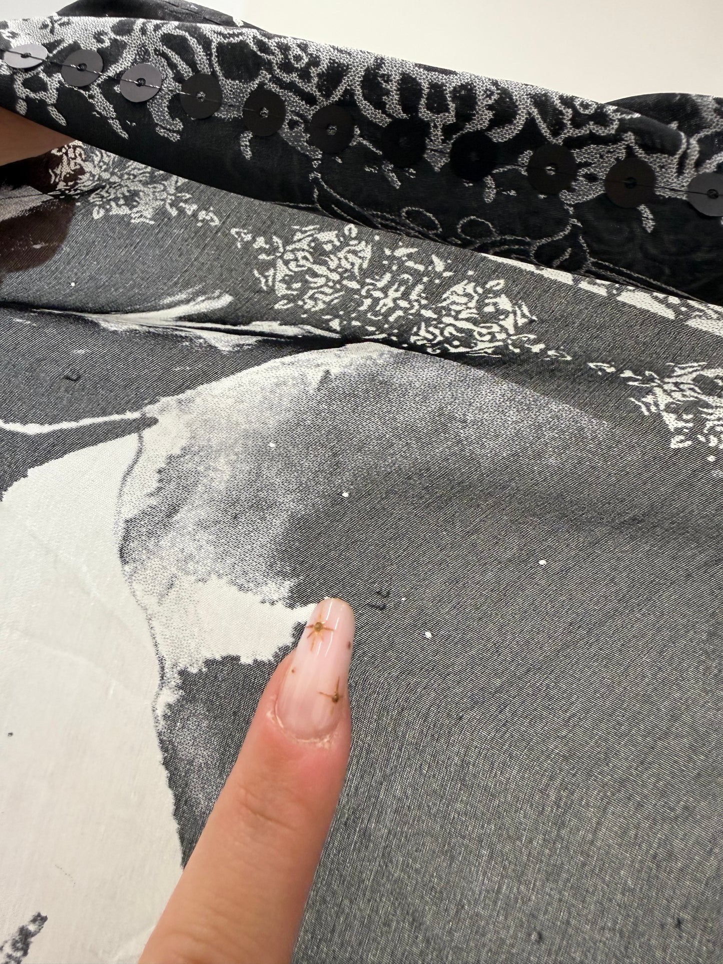 Eșarfă XL cu print alb negru din mătase naturală