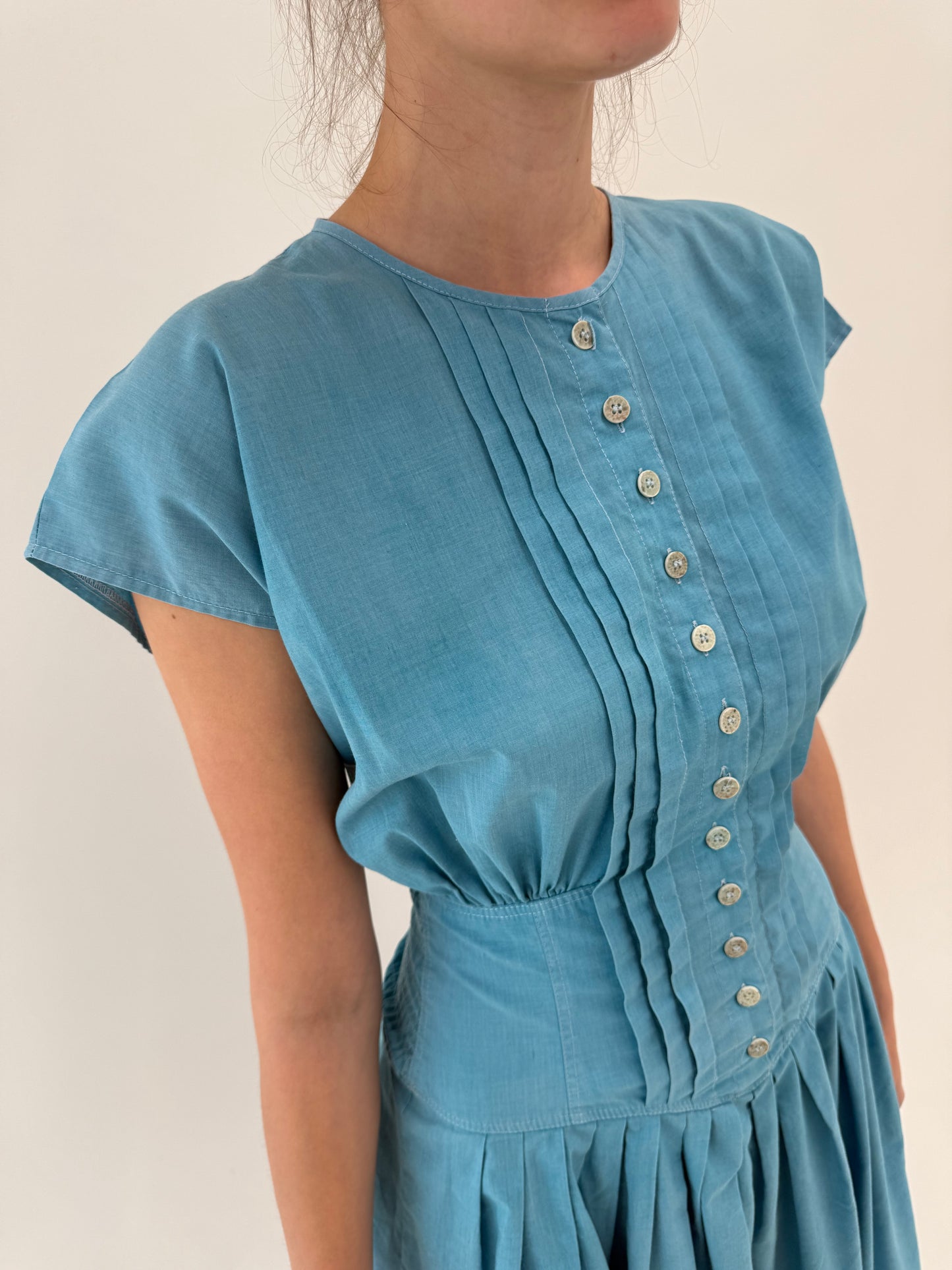 Rochie vintage excepțională albastru ciel din pânză de bumbac cu talie ultra marcată