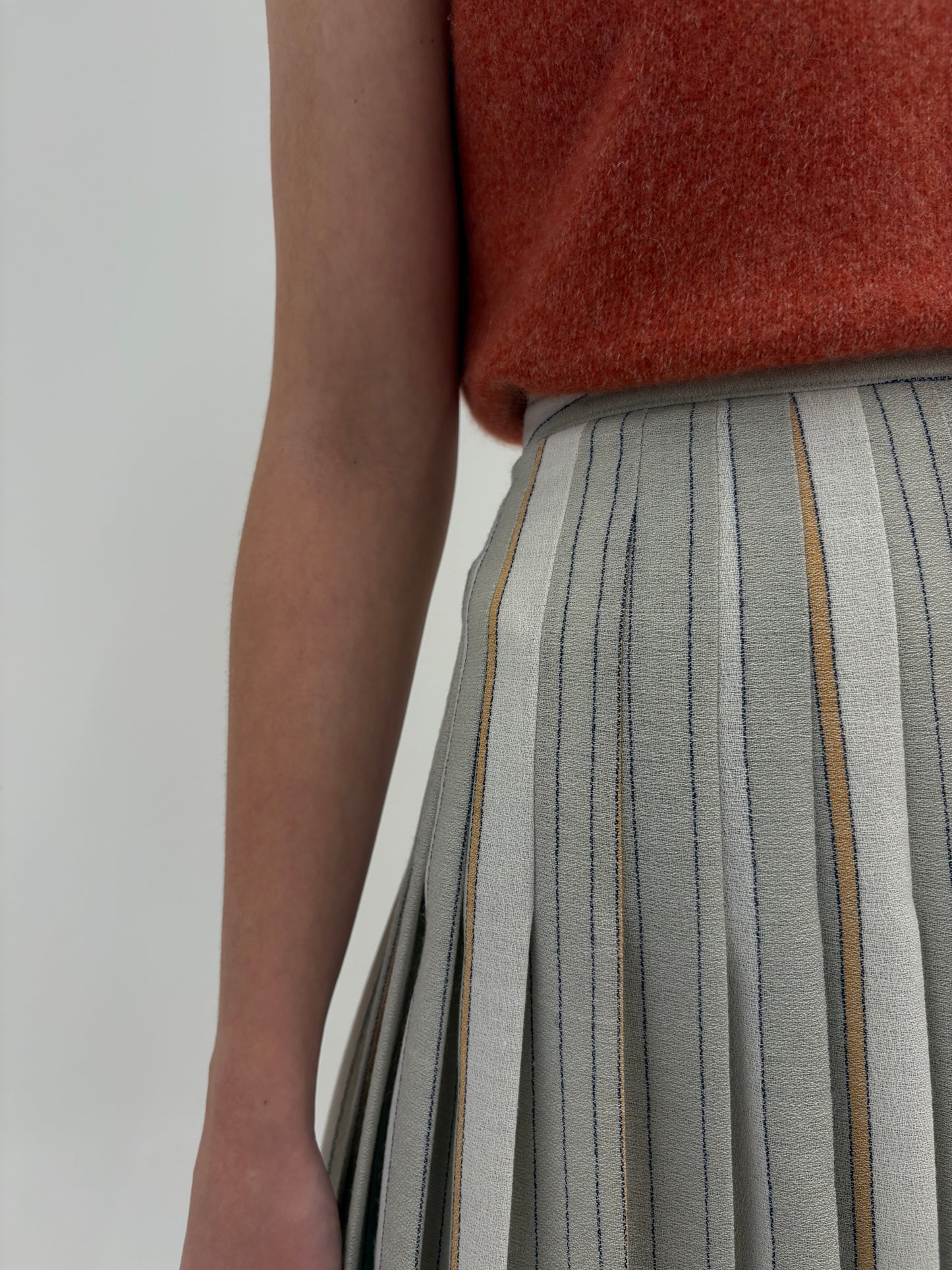 Fustă vintage midi plisată în nuanțe pudrate cu talie ultra înaltă din lana