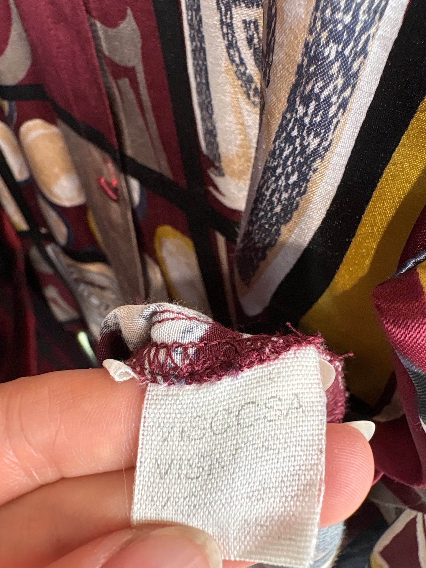 Cămașa vintage satinata cu print burgundy geometric