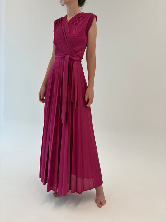 Rochie maxi fucsia tall cu fustă plisată și talie ultra înaltă marcată reglabilă