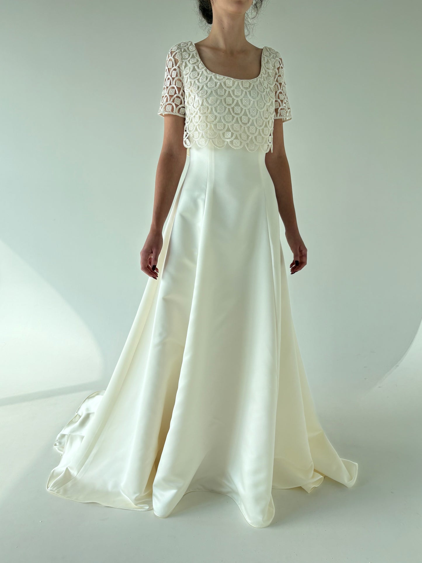 Rochie italiană de ceremonie cu trenă și dantelă macrame nouă cu eticheta