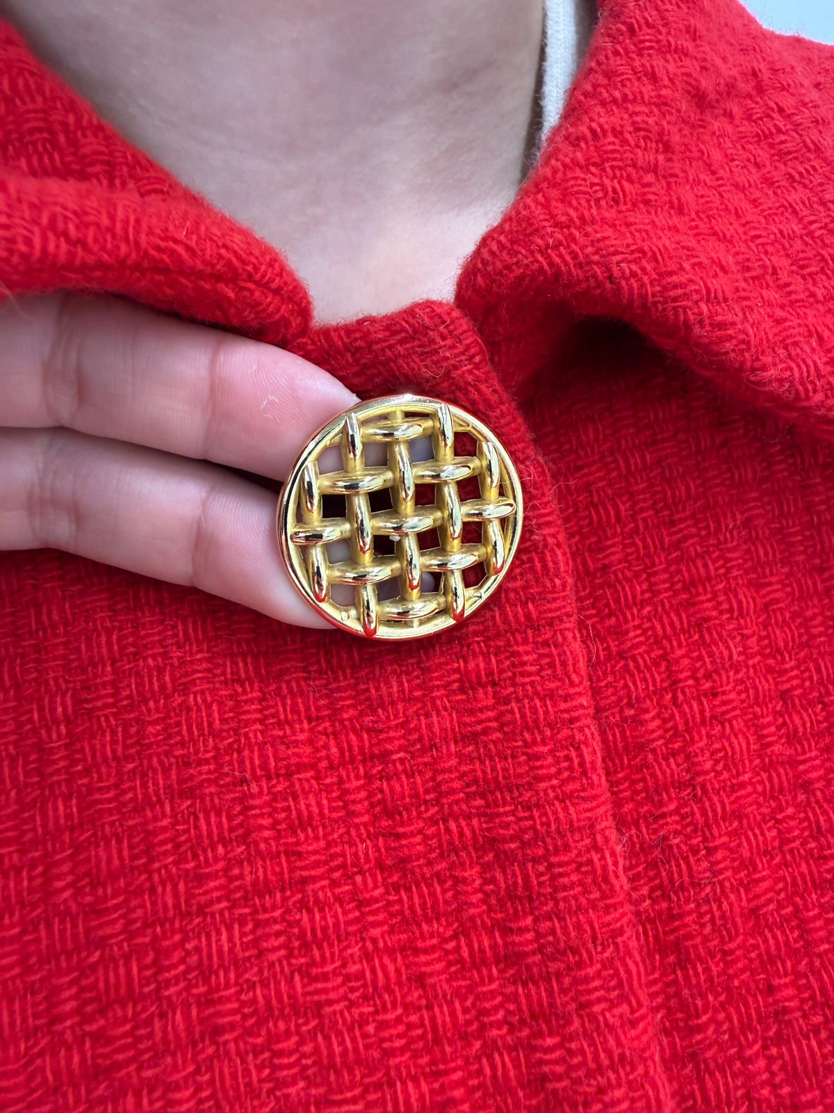 Sacou vintage în stil Chanel din tweed excepțional de lana cu nasturi aurii metalici