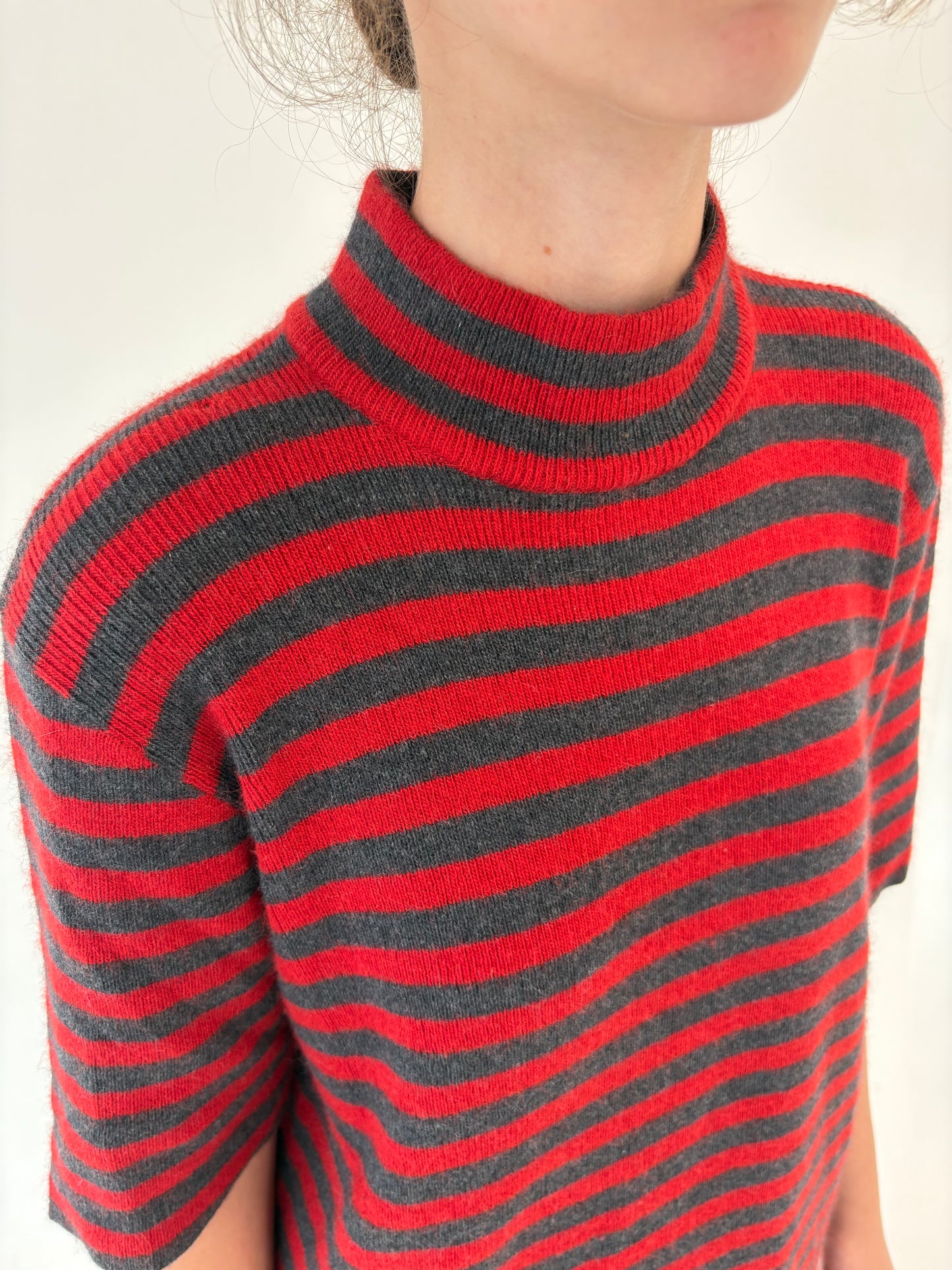 Maleta în dungi de gramaj mare din tricot excepțional de lana merino și Angora