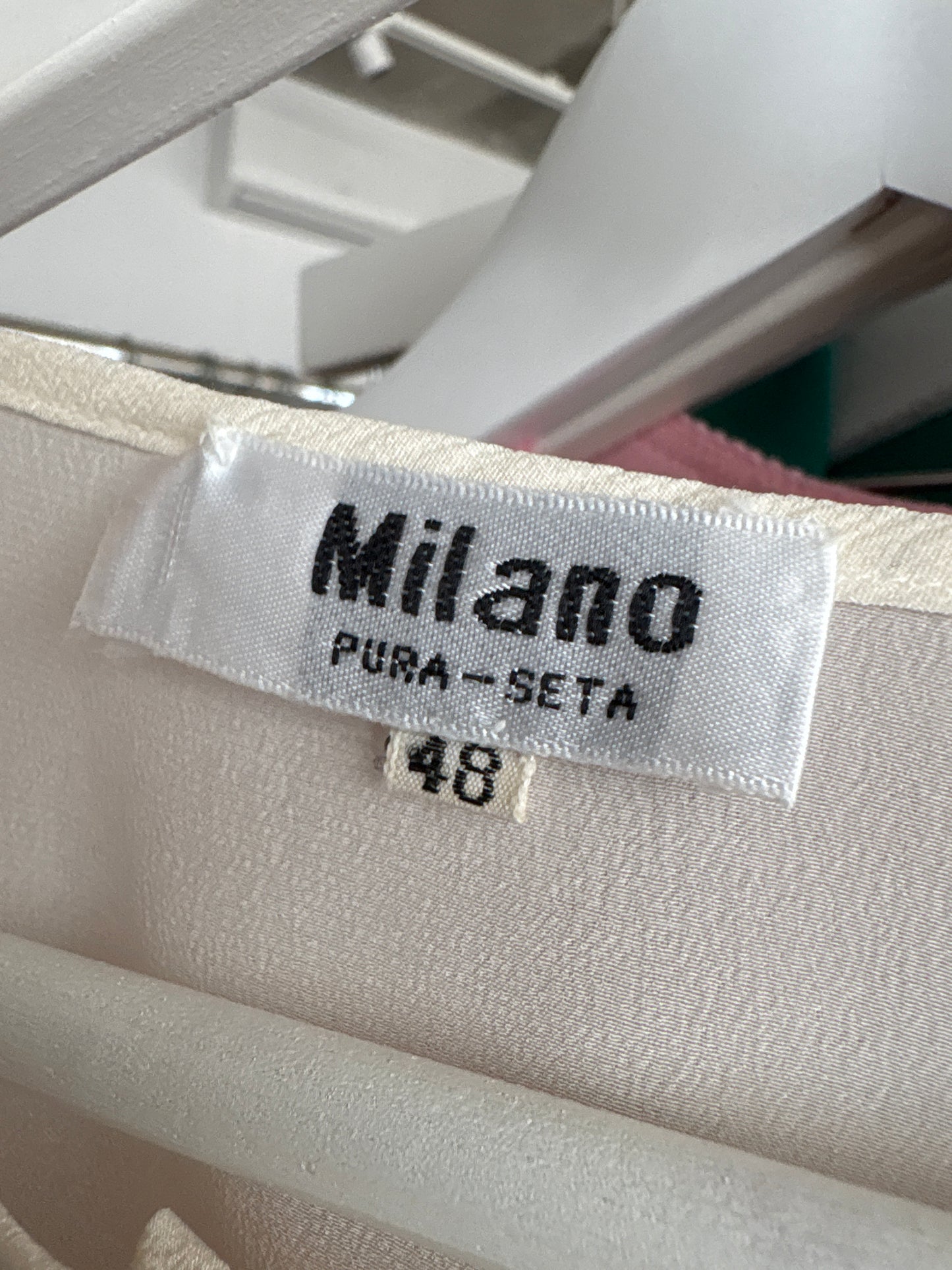 Top italian în croi minimalist din mătase naturală în croi lejer butter white