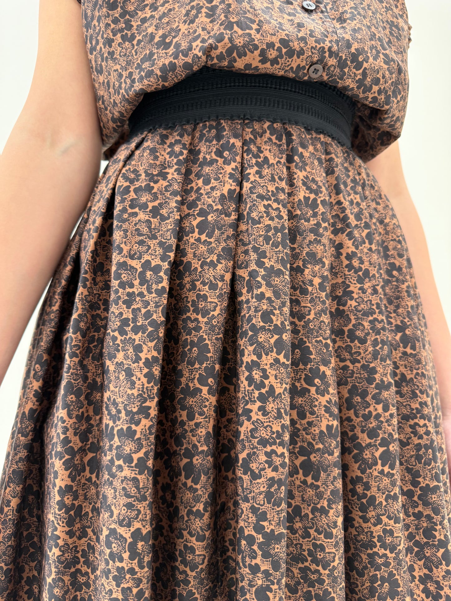 Set vintage din mătase naturală cu top lejer și fustă maxi cu talie elastică