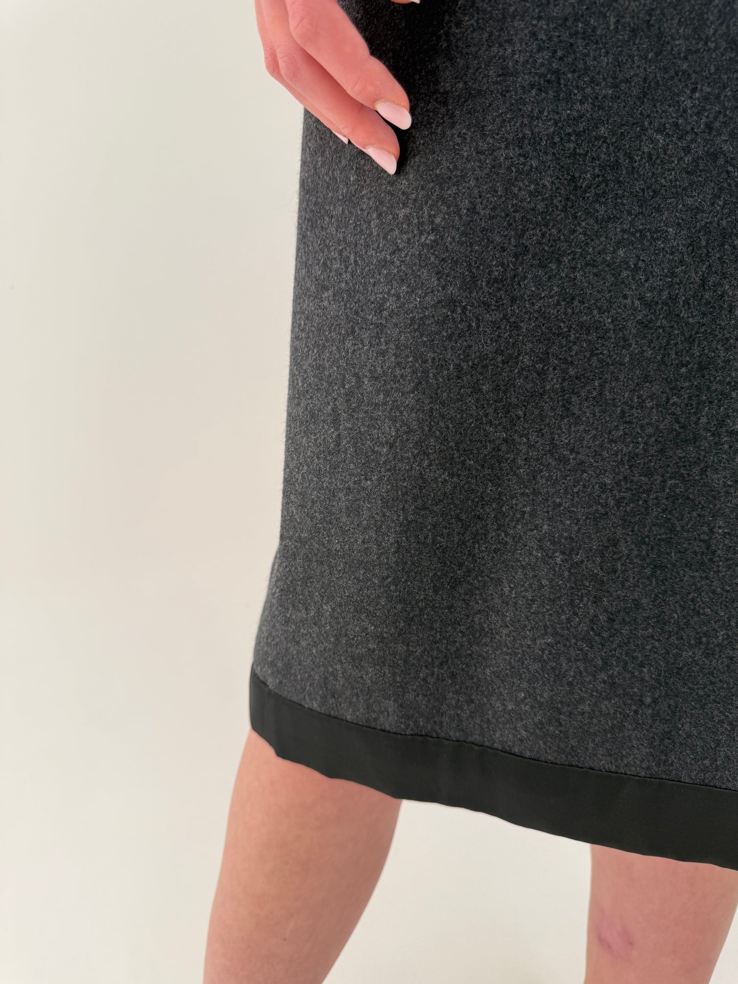 Fustă vintage din lana plină cu inserții și fundiță satinate