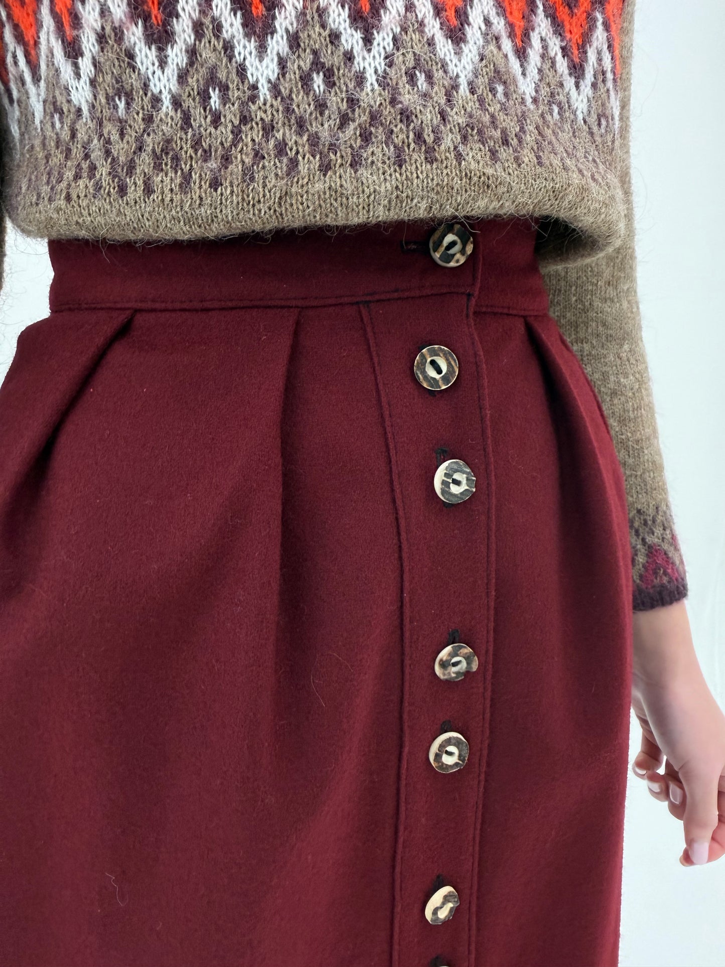 Fustă vintage burgundy din stofă groasă de lana extrafina cu pliuri adânci