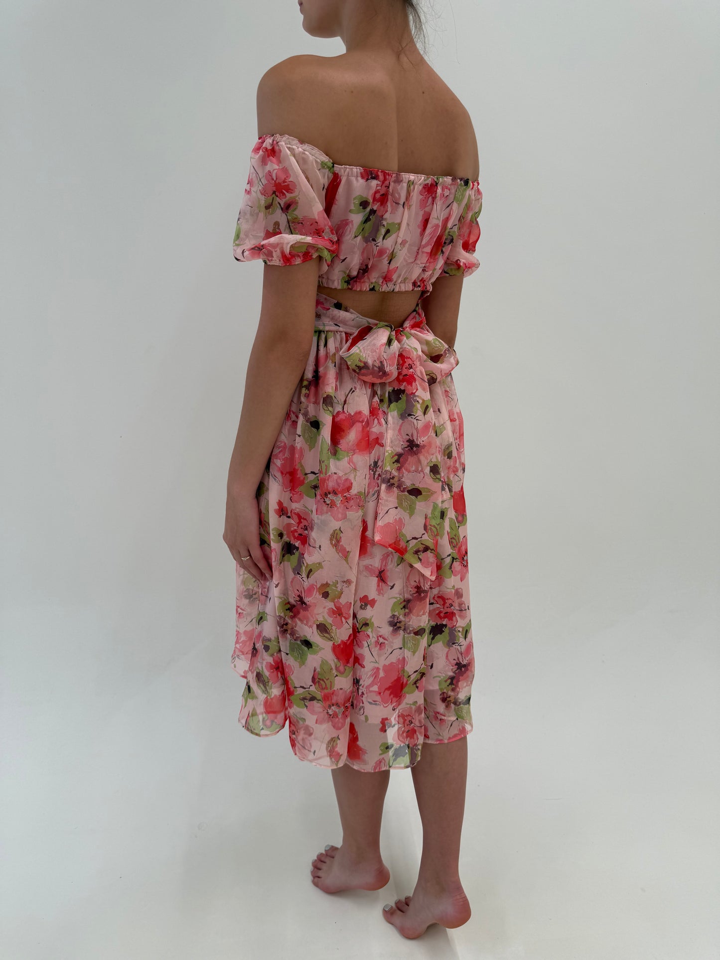 Rochie powder Pink in croi de ani 50 din mătase naturală cu bust si talie elastică