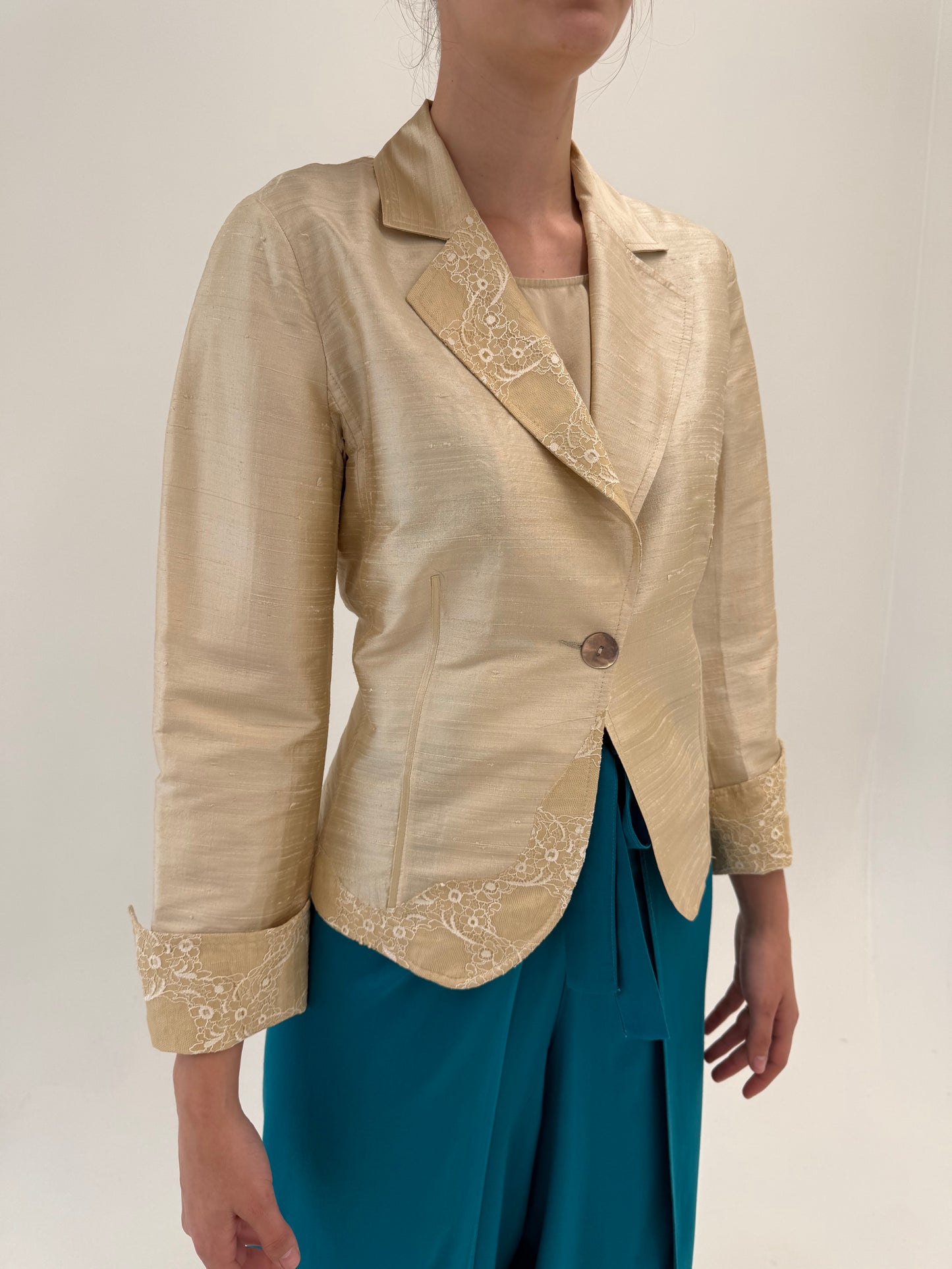 Sacou light camel perlat din mătase naturală dupioni cu dantelă chantily