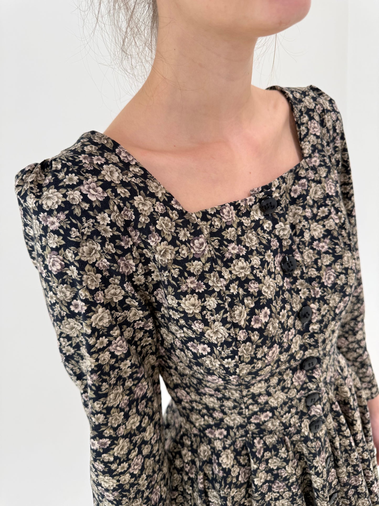 Rochie cambrata în stil Isabel Marant cu talie ultra înaltă marcată