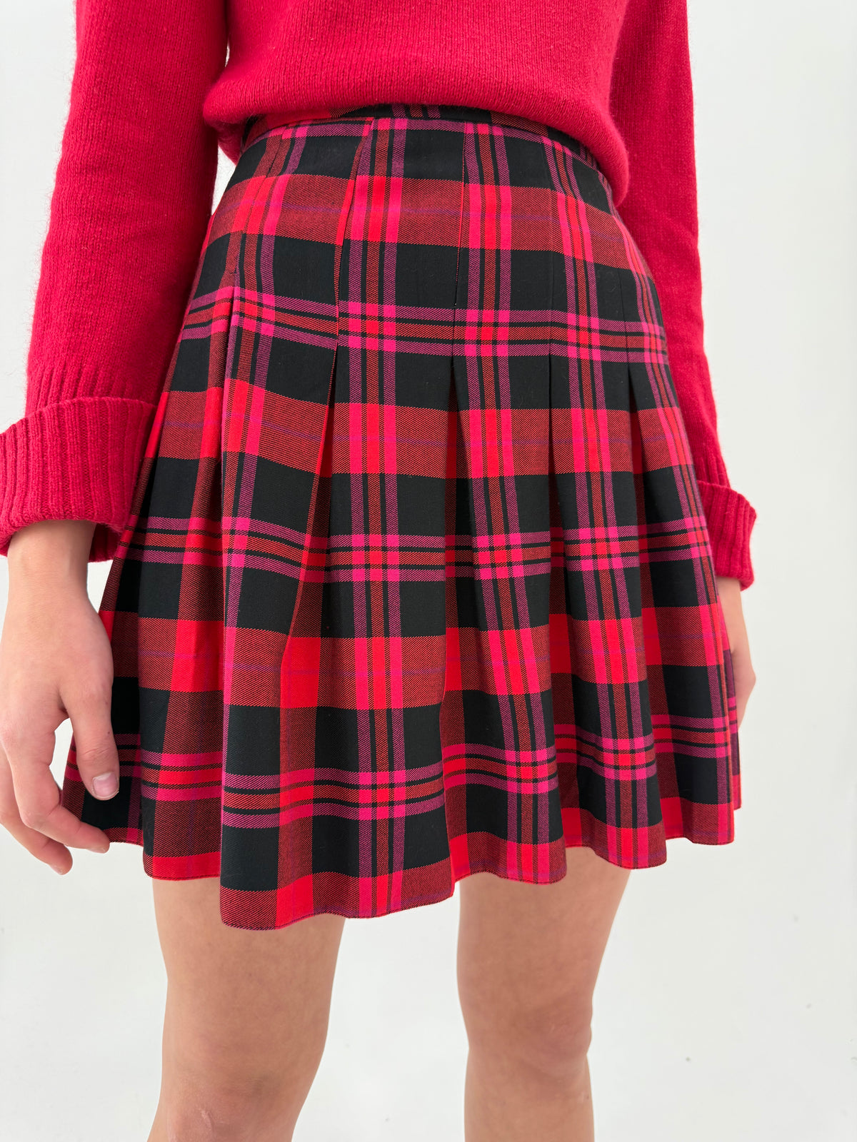 Fustă mini plisată din stofă moale tartan  în culori tari