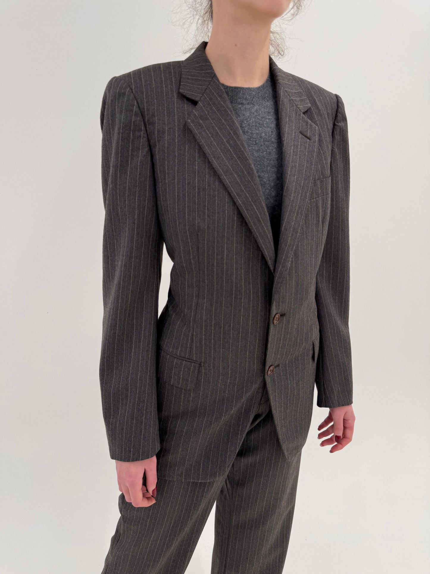 Costum high end italian din stofă luxury Cerutti taupe plină cu dungi fine verticale