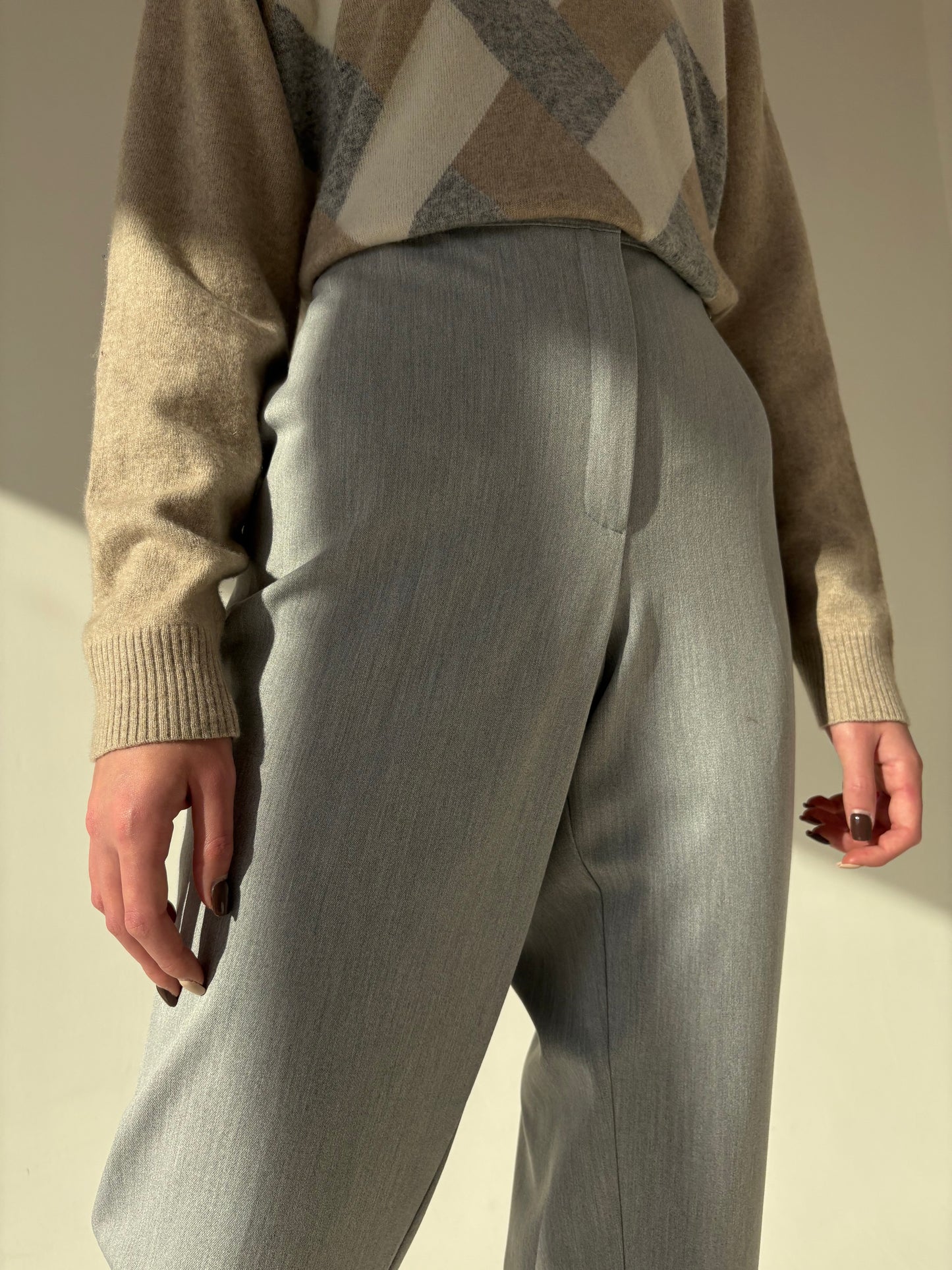 Pantaloni petite noi silver gray din stofă de lana extrafina confort