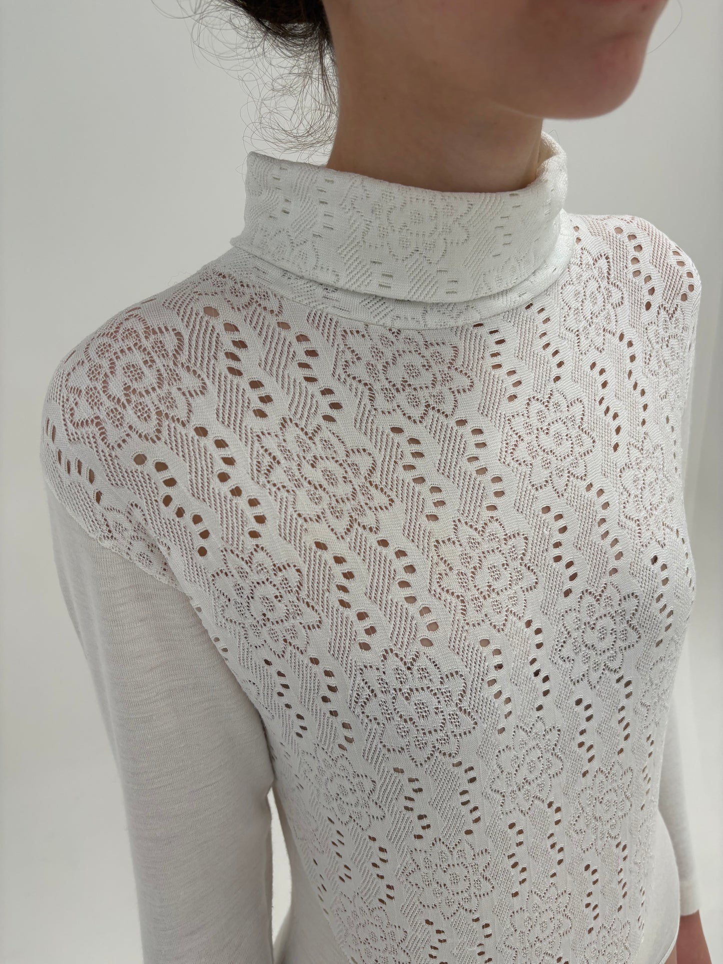 Body dantelat cu lana extrafina de la zi la seară