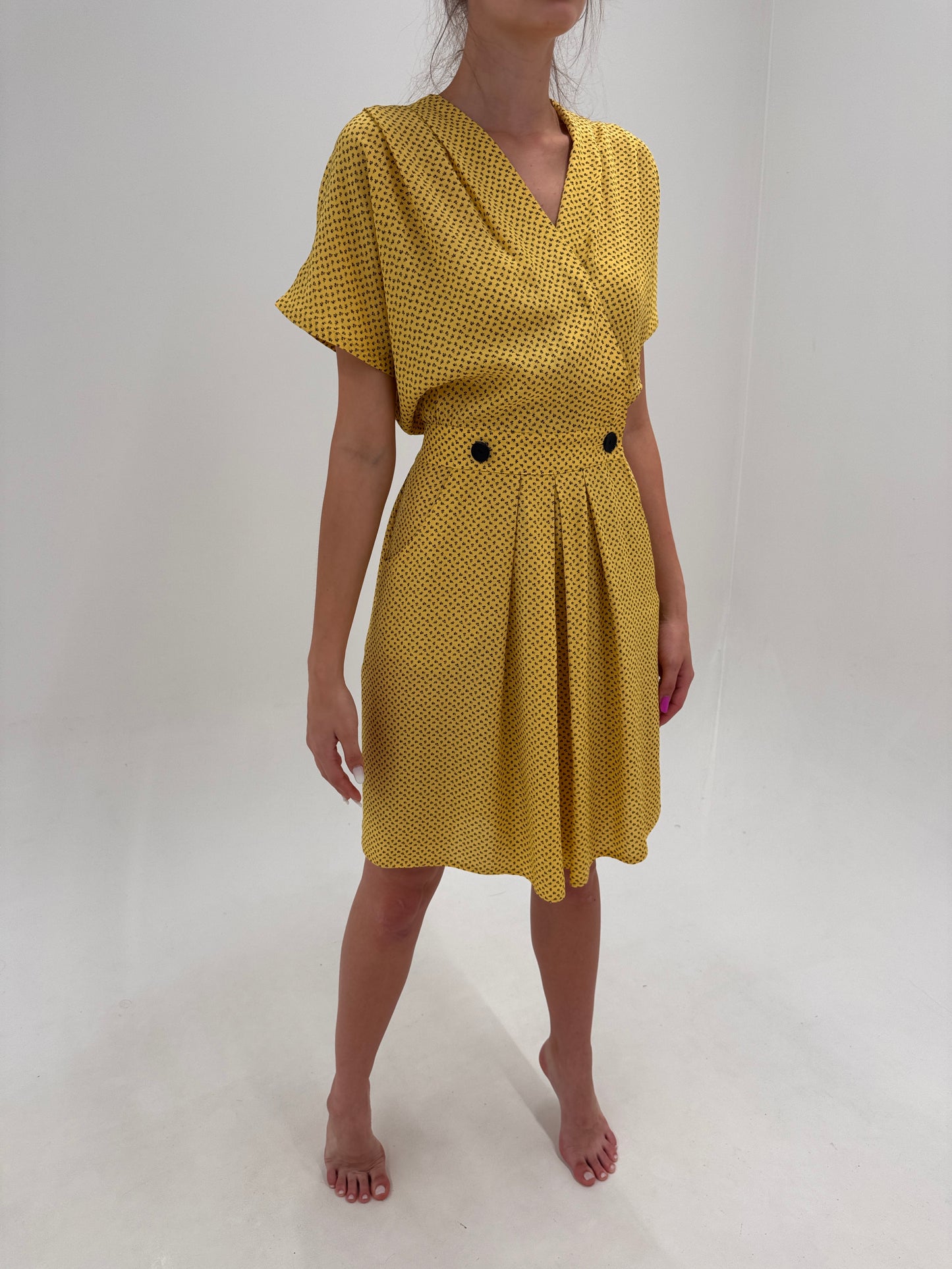 Salopetă vintage cu talie ultra înaltă marcată și top in stil kimono