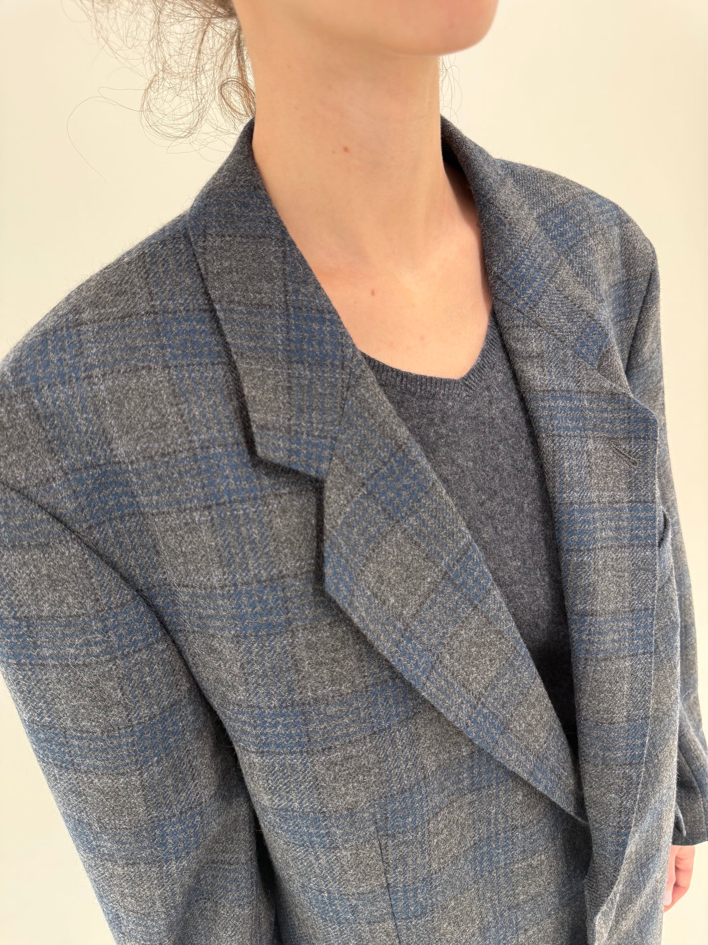 Sacou vintage în croi actual din lana plină extrafina certificată și culori neutre