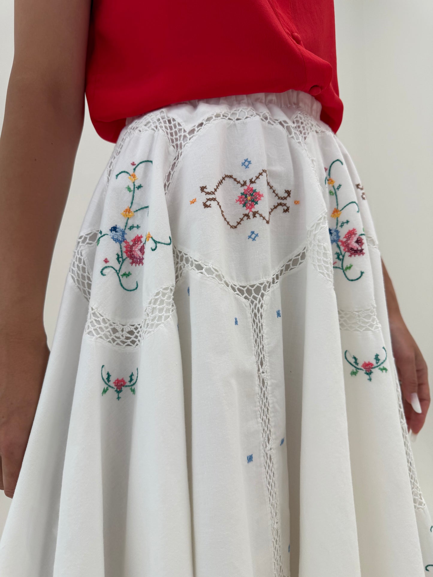 Fustă vintage ultra amplă bijterie cu broderie manuală, macrame lucrat manual