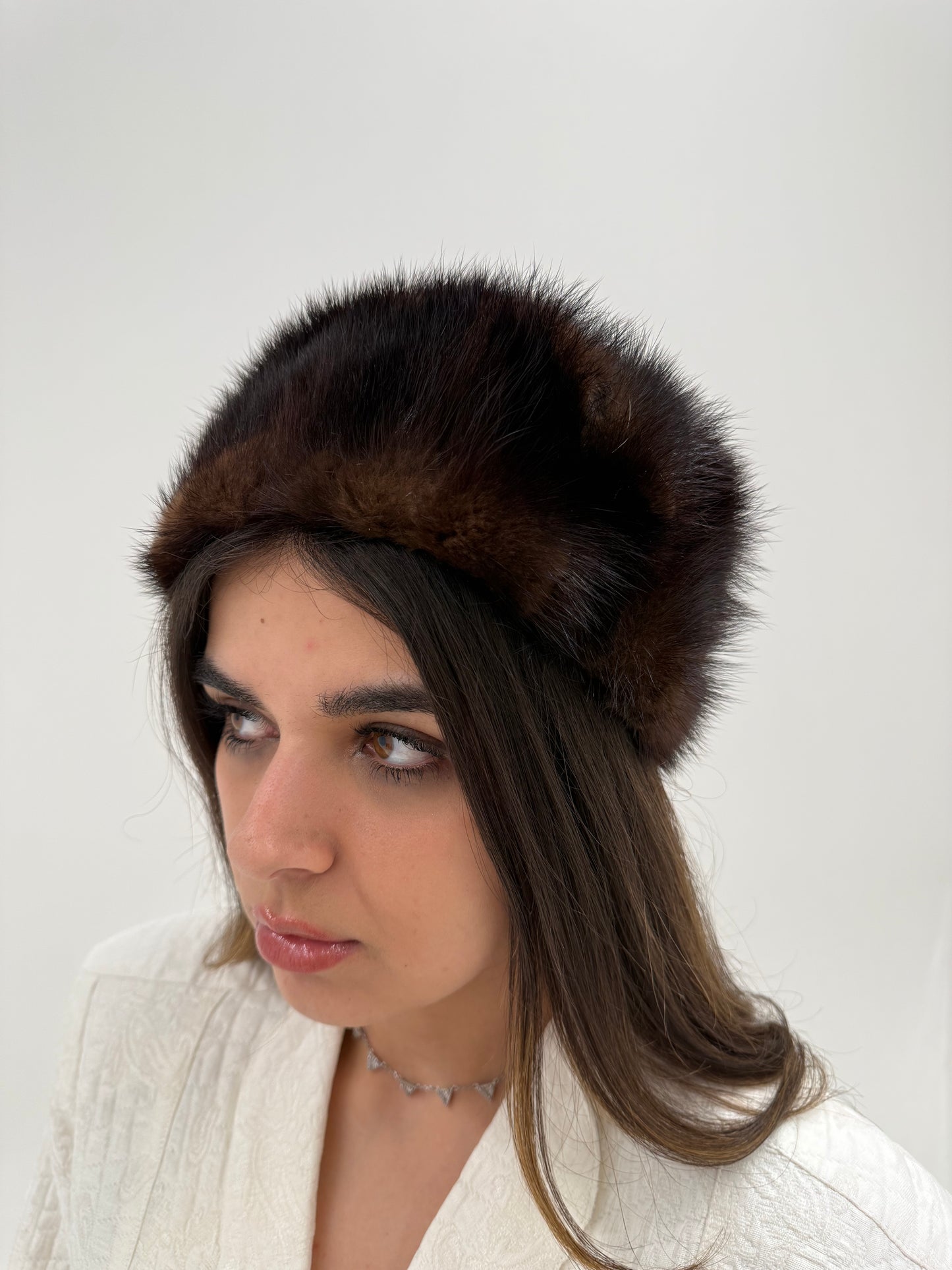 Pillbox hat super în trend din nurcă