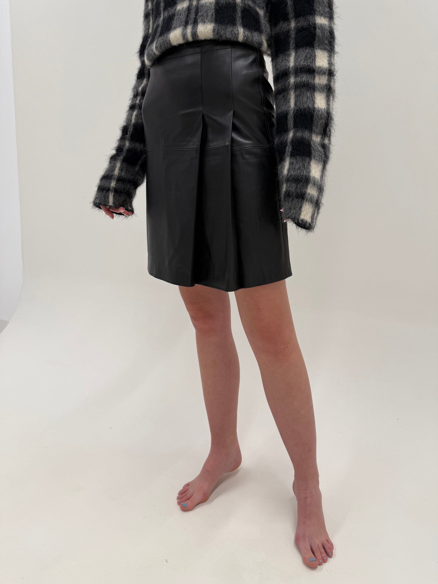 Fustă Escada din piele naturală Nappa plisată extrem de moale și fină