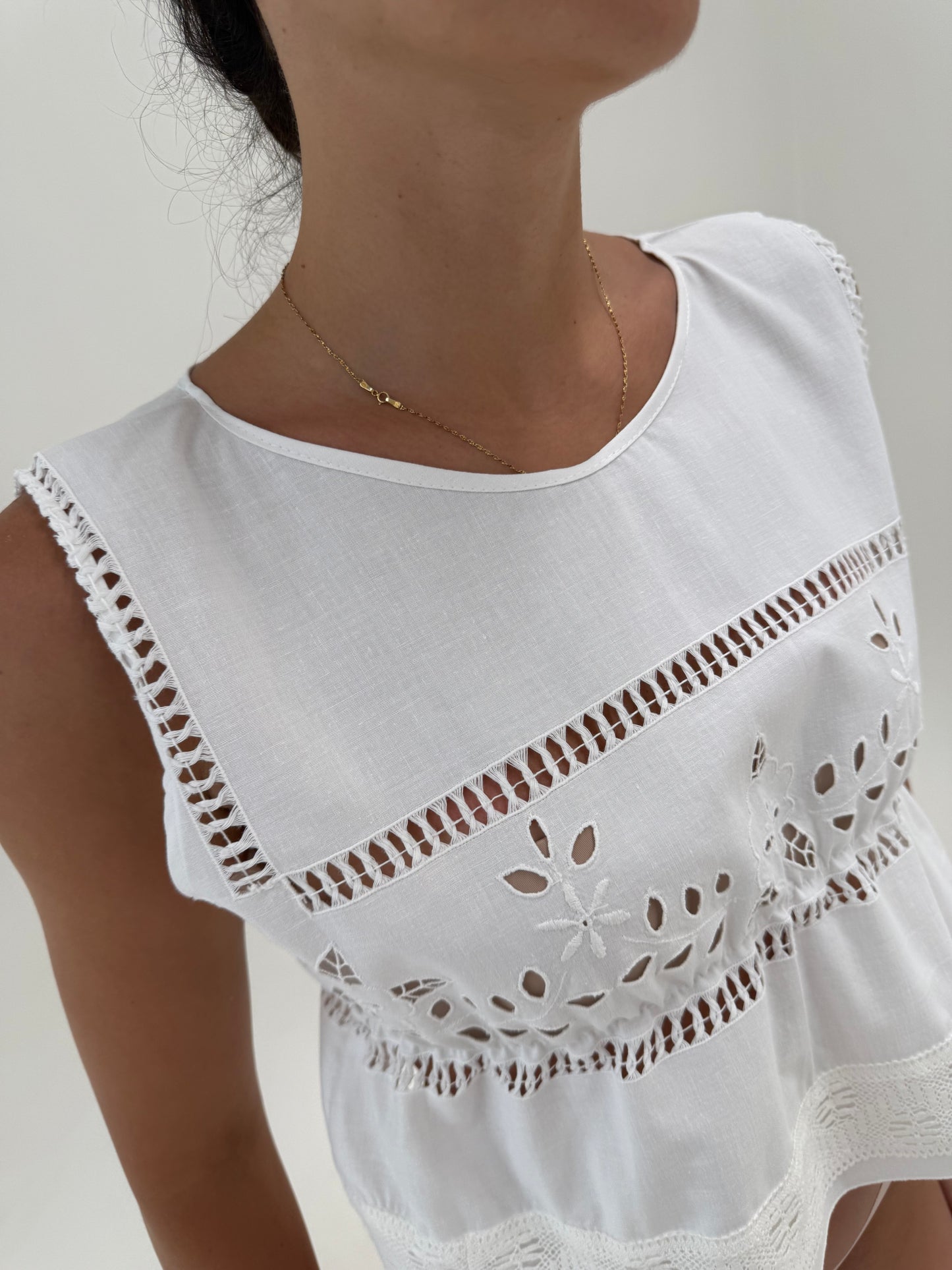 Top vintage bijuterie cu broderie manuală și dantelă macrame din pânză de bumbac