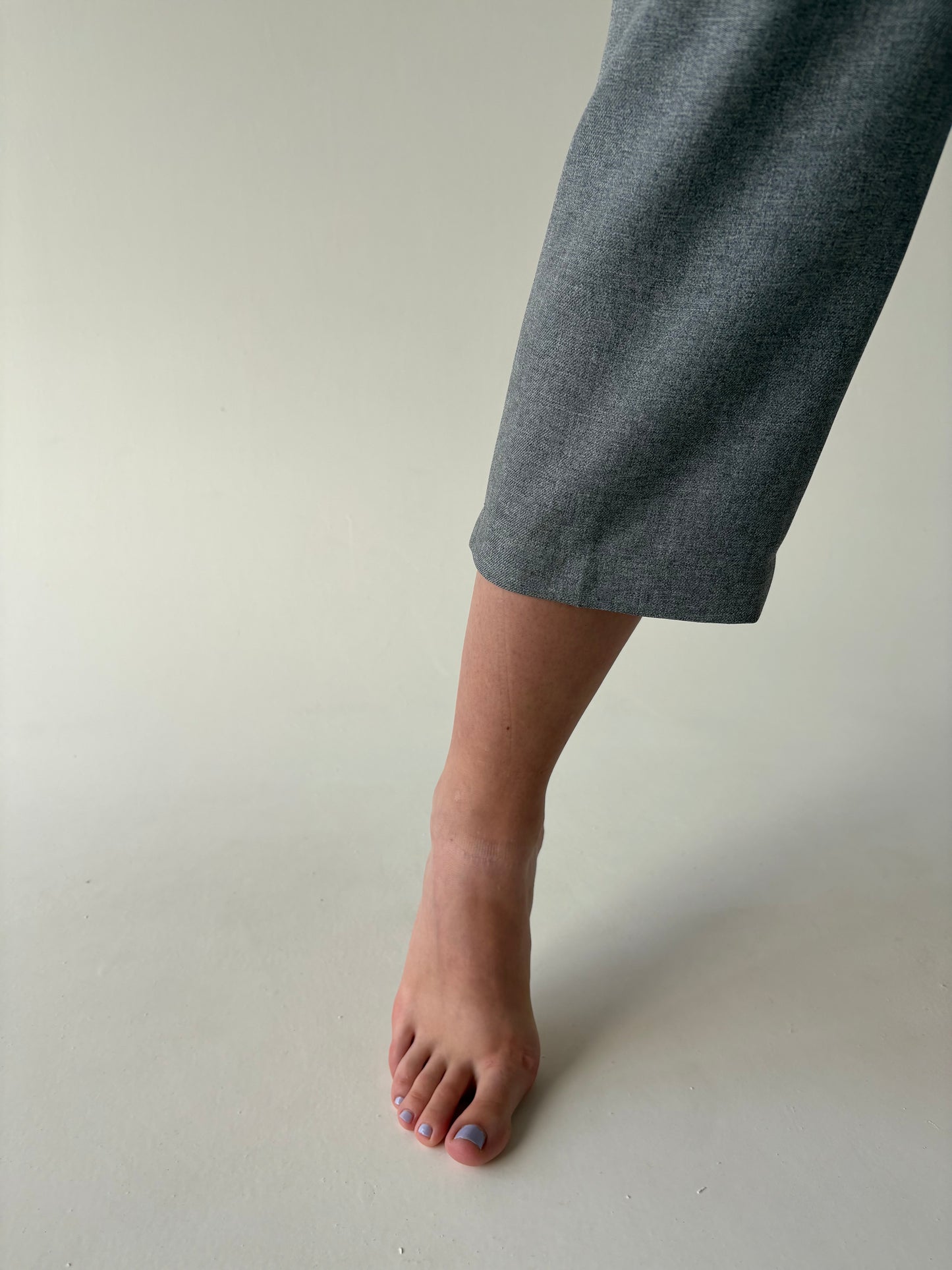 Pantaloni petite din stofa extrafina cu talie ultra înaltă