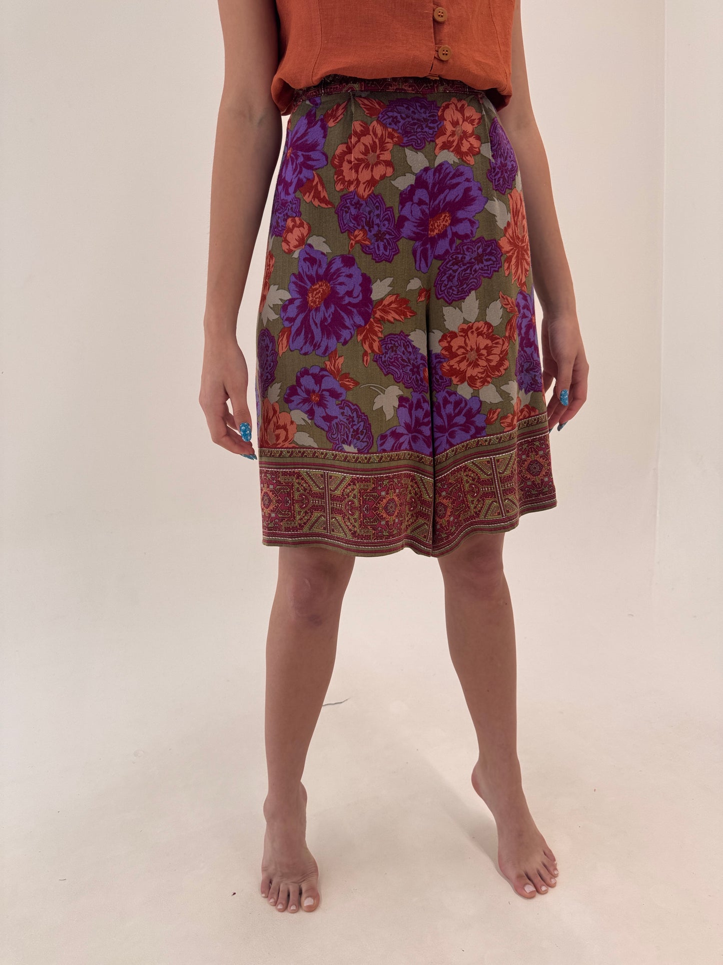 Pantaloni vintage în culori superbe din bumbac moale in croi sub genunchi
