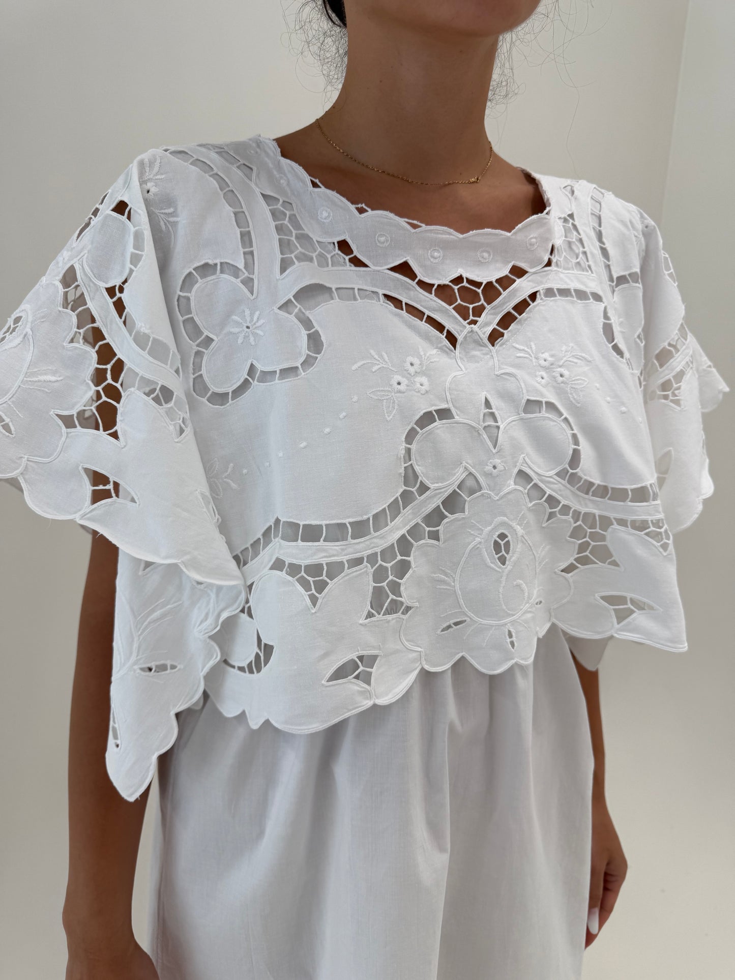 Rochie bijuterie din pânză de bumbac cu broderie manuală excepțională