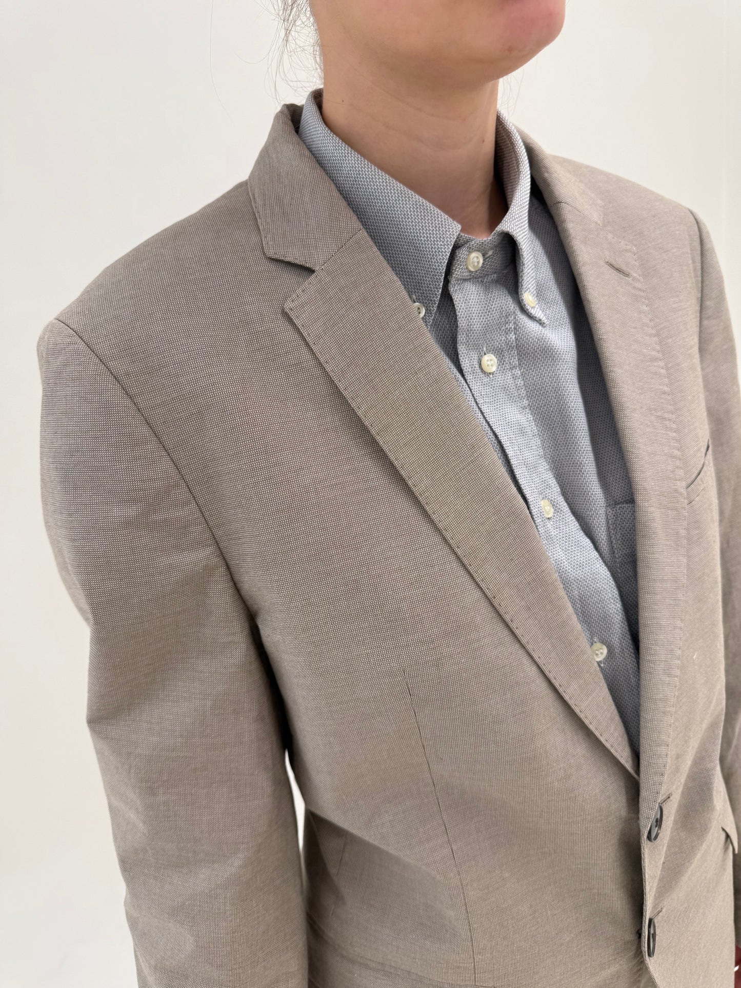 Sacou Hugo Boss de vară în croi actual warm gray tall
